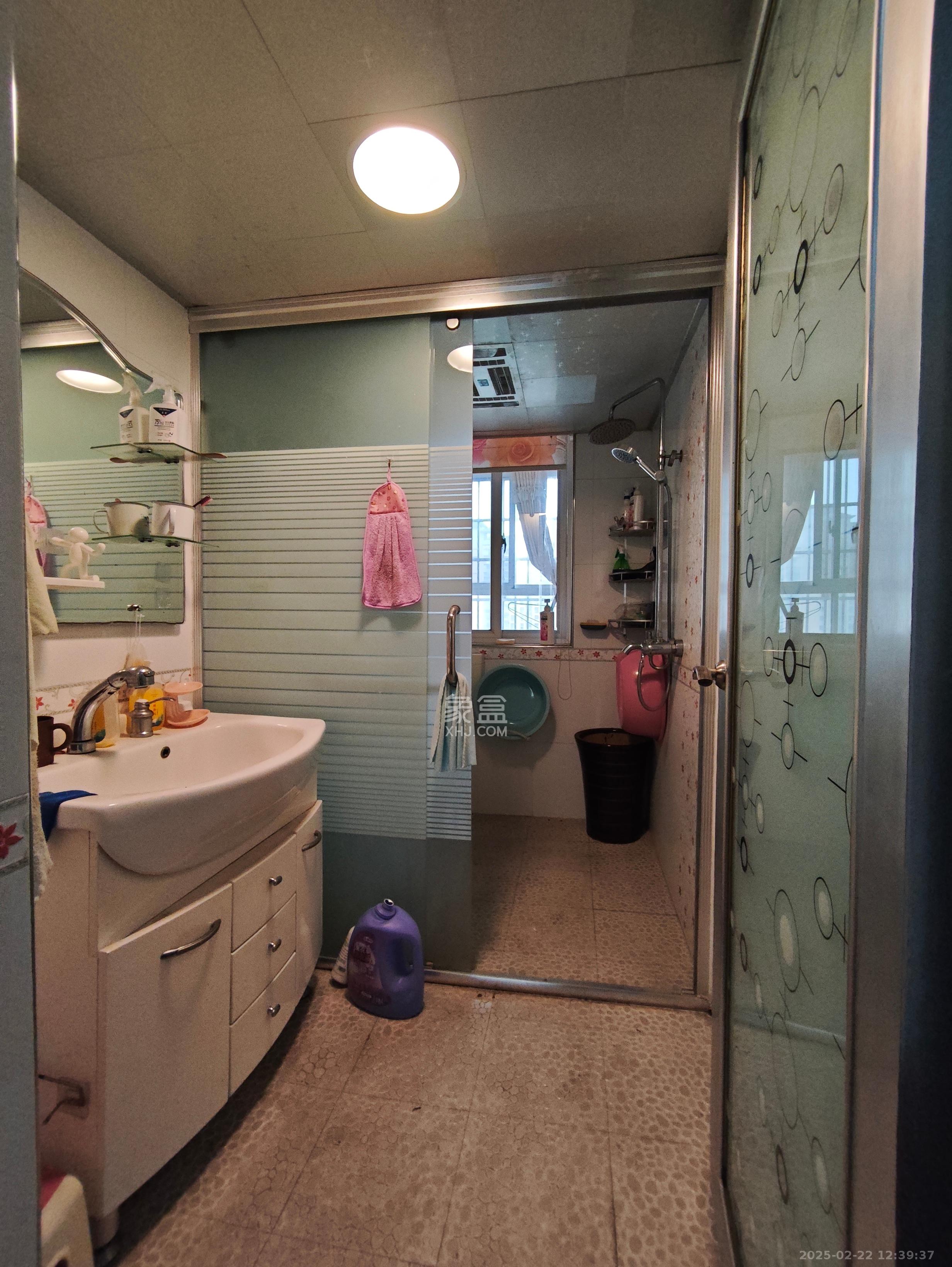 圣力华苑  3室2厅2卫    1700.0元/月室内图