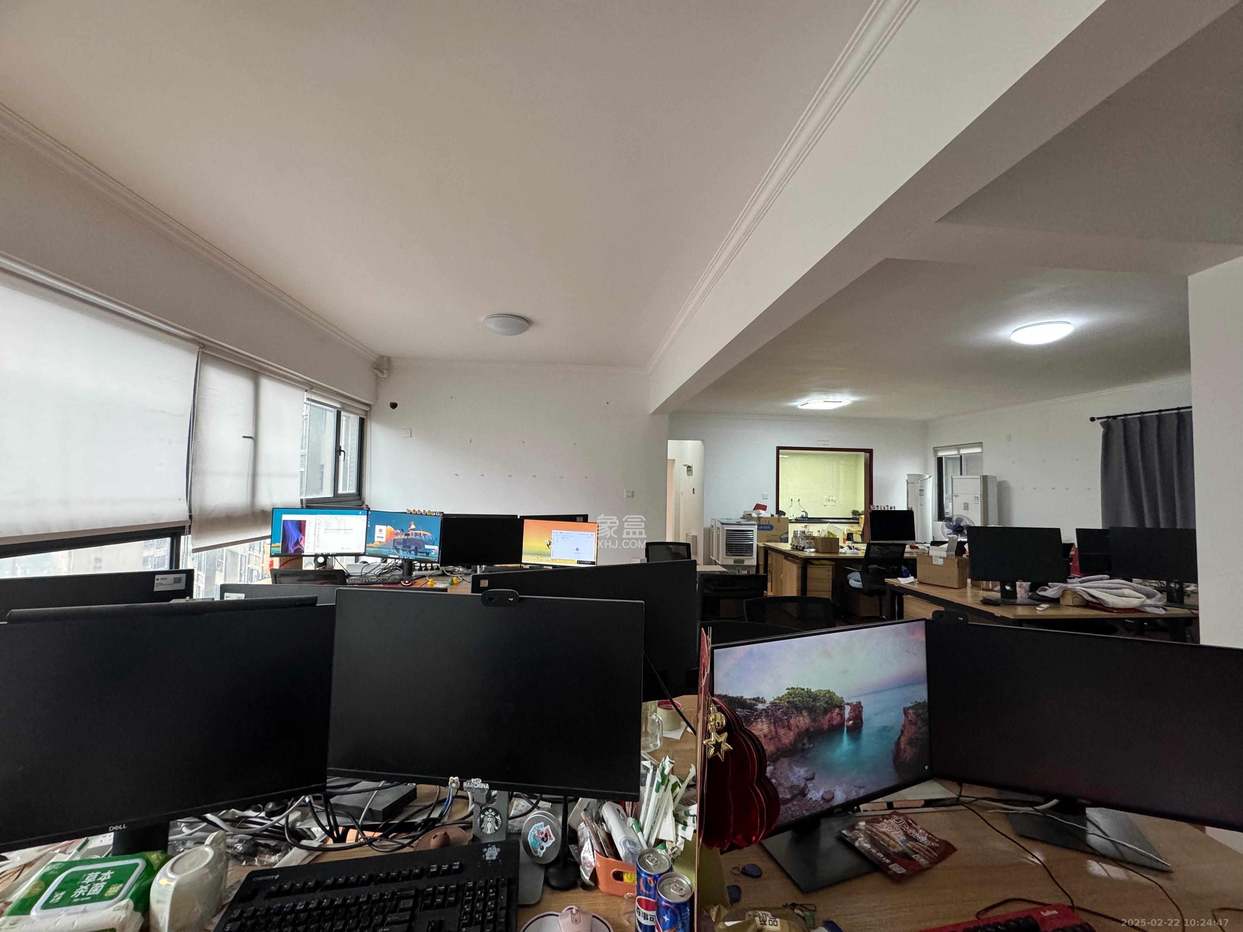 藏珑湖上国际花园 4室2厅2卫 4800.0元/月 藏珑湖上国际花园 4室2厅2卫 4800.0元/月室内图