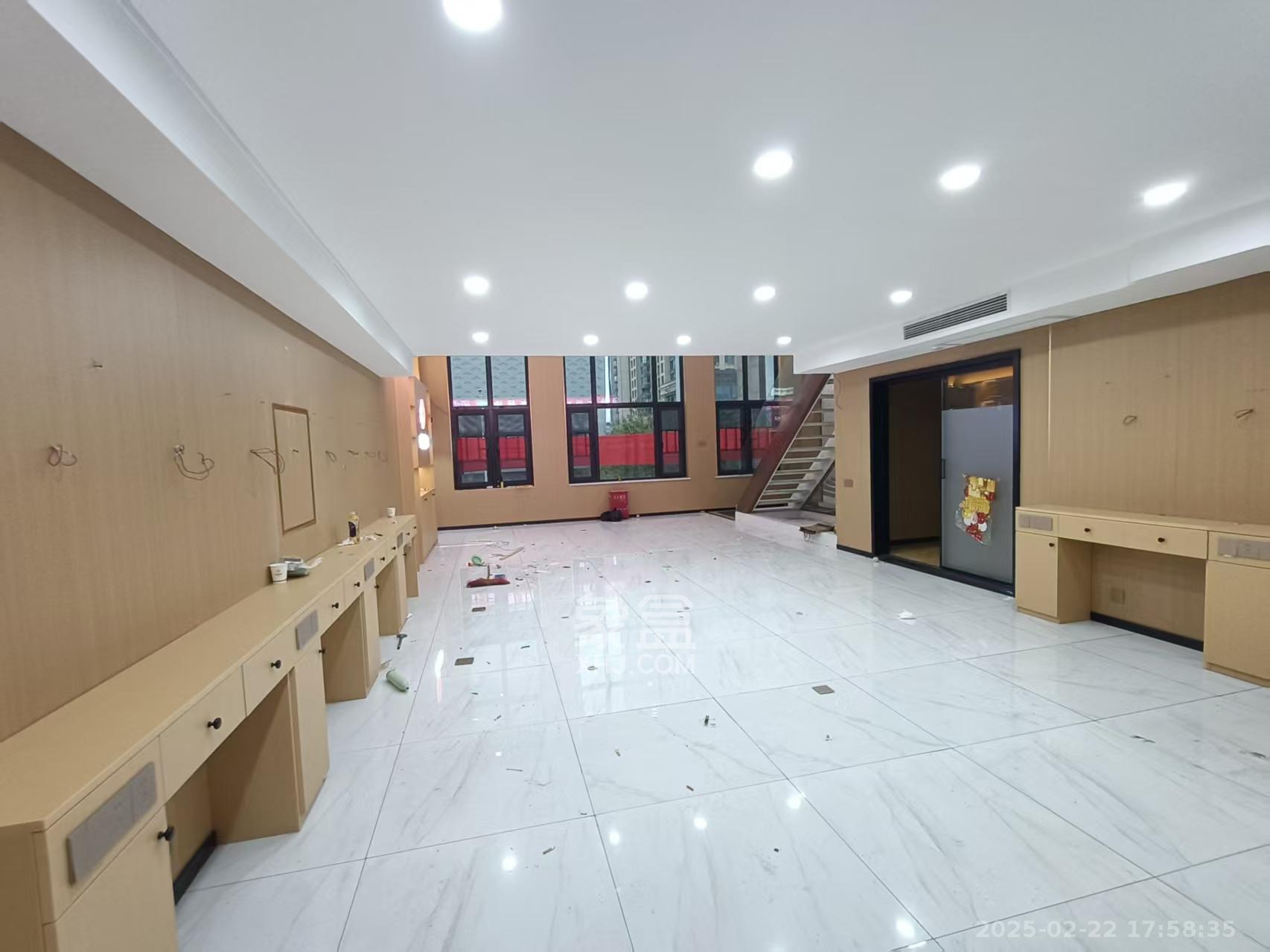 梅溪湖金茂府（金茂广场）（金茂览秀城）  5室2厅1卫    14000.0元/月室内图