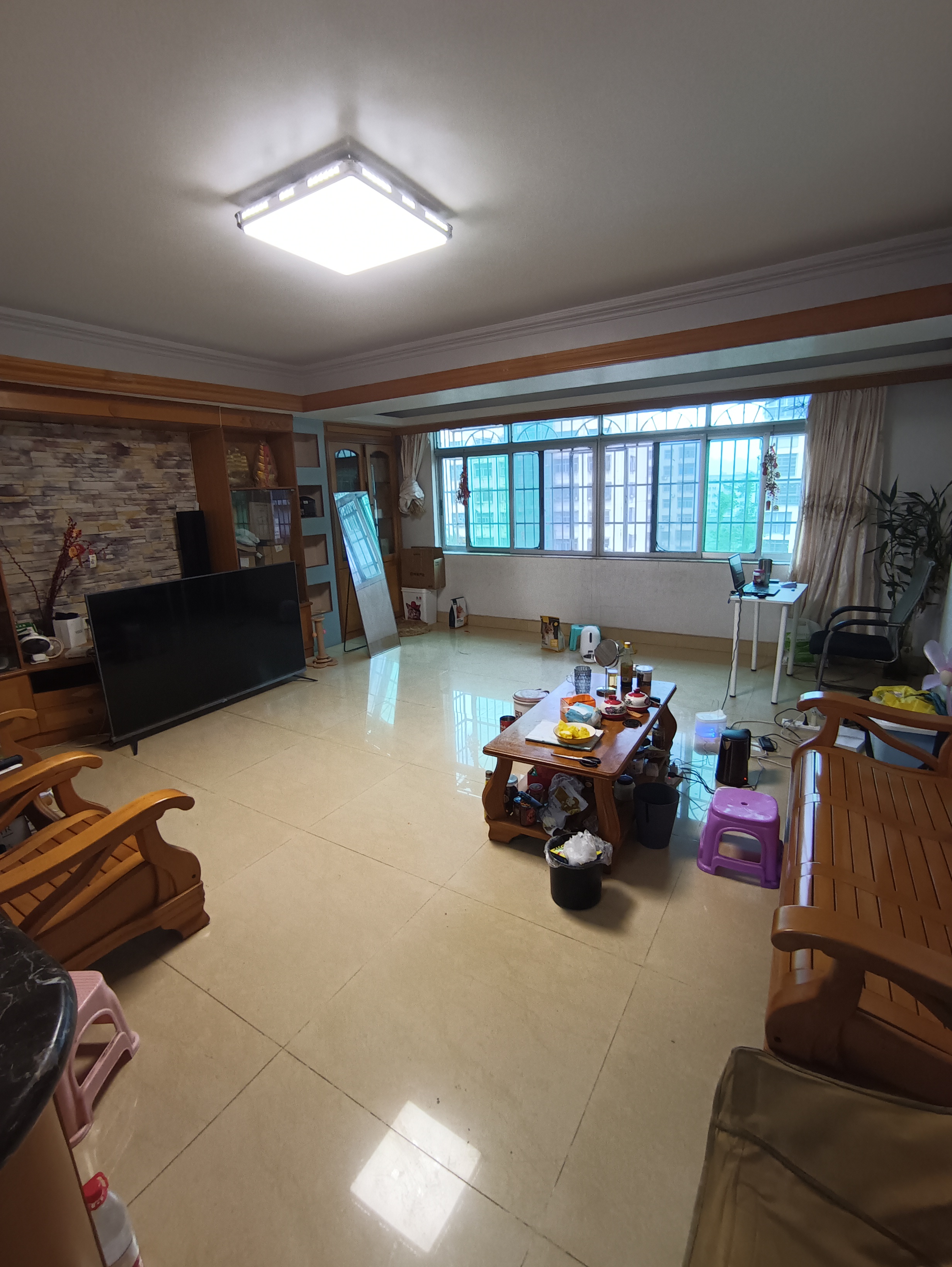 省五矿宿舍 3室2厅2卫 125.0万 省五矿宿舍 3室2厅2卫 125.0万客厅