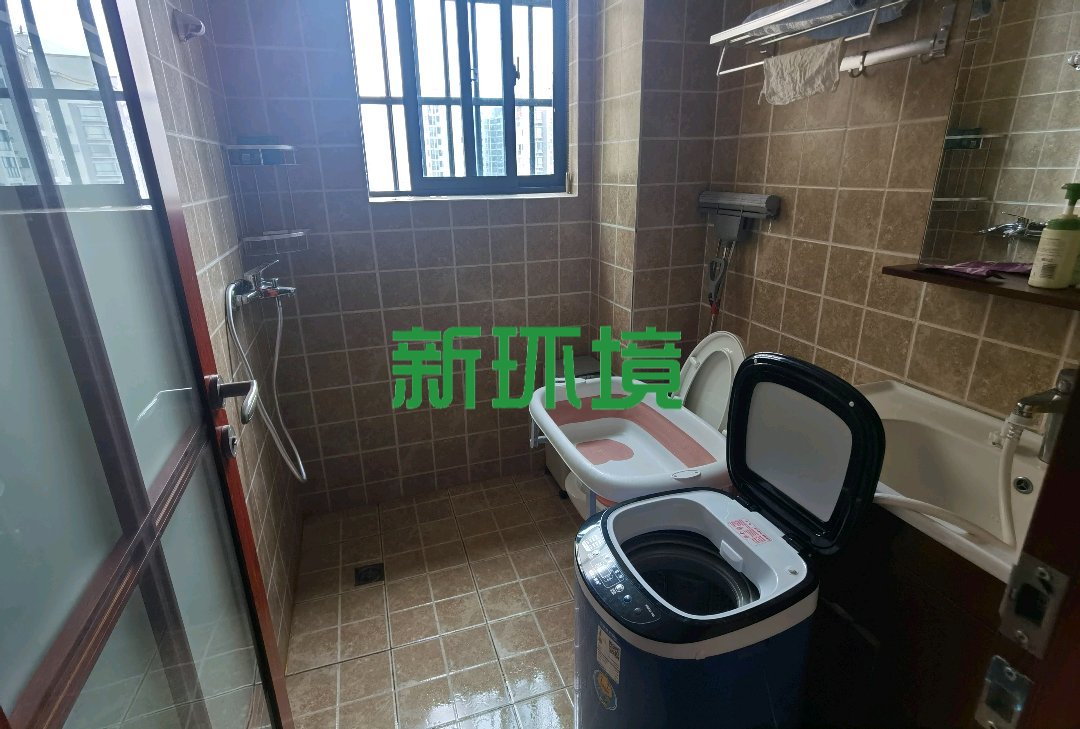 龙源华城  3室2厅2卫   115.00万客厅