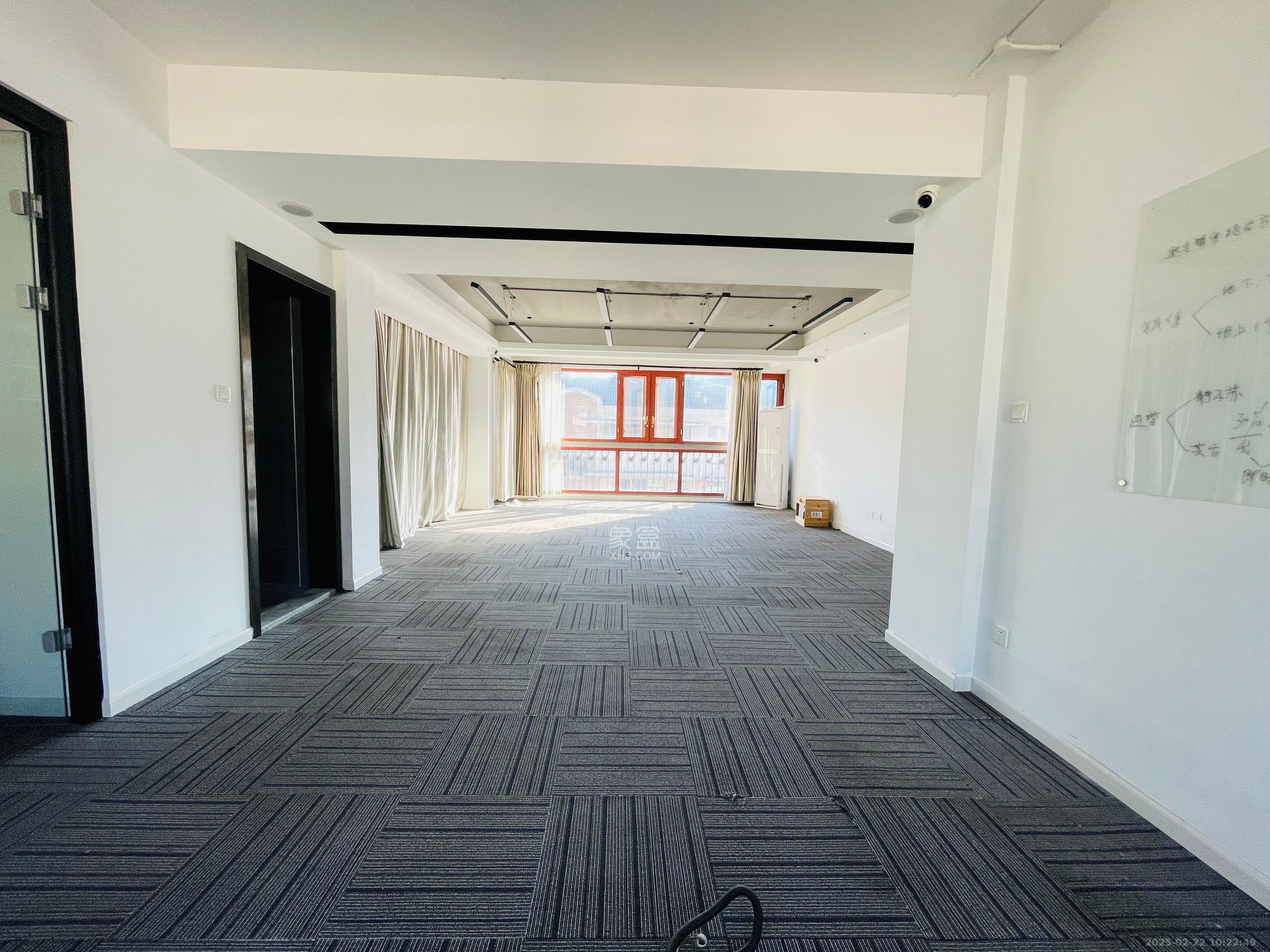 芙蓉公寓 4室2厅2卫 3500.0元/月 芙蓉公寓 4室2厅2卫 3500.0元/月室内图