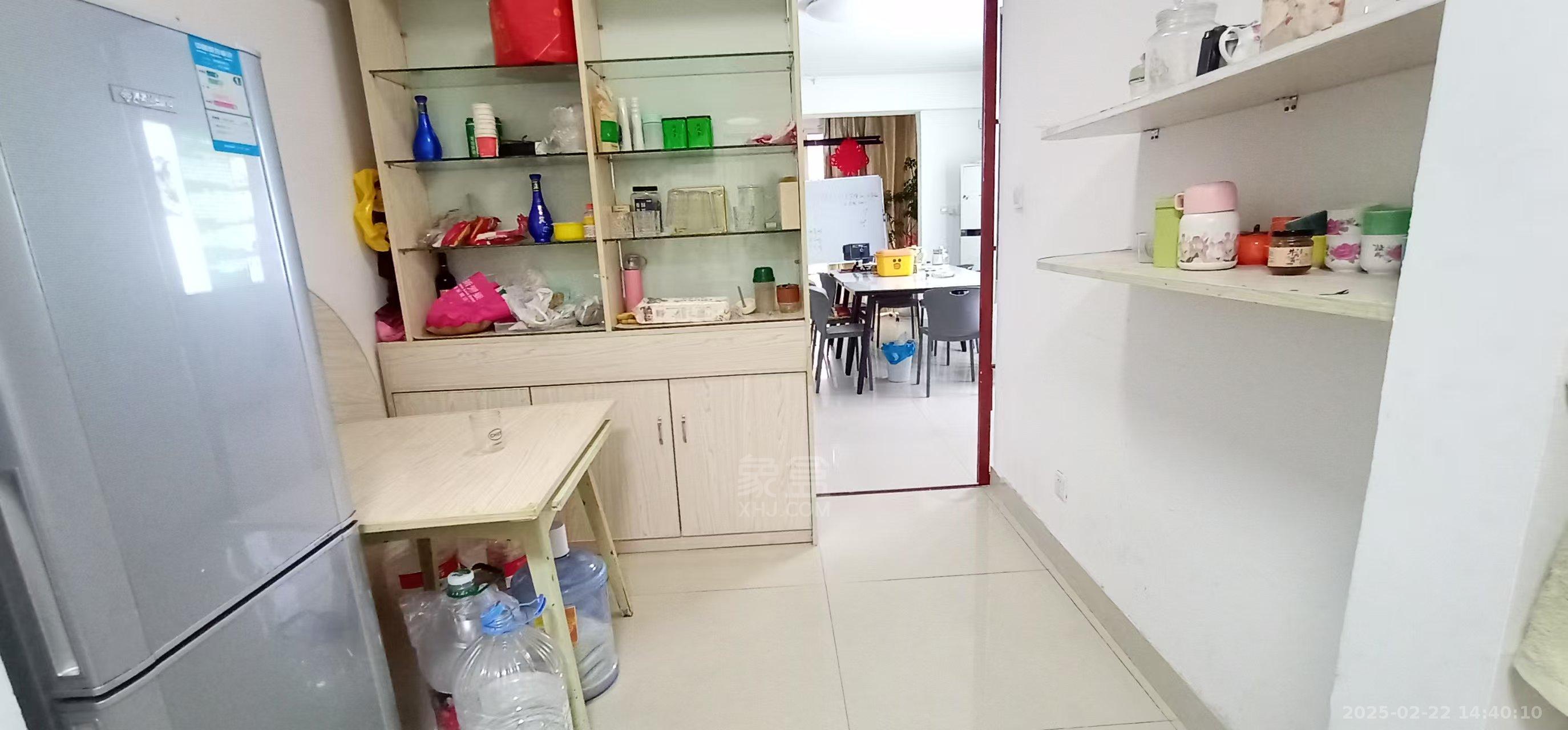 九天国际  3室2厅2卫    2300.0元/月 九天国际  3室2厅2卫    2300.0元/月室内图1