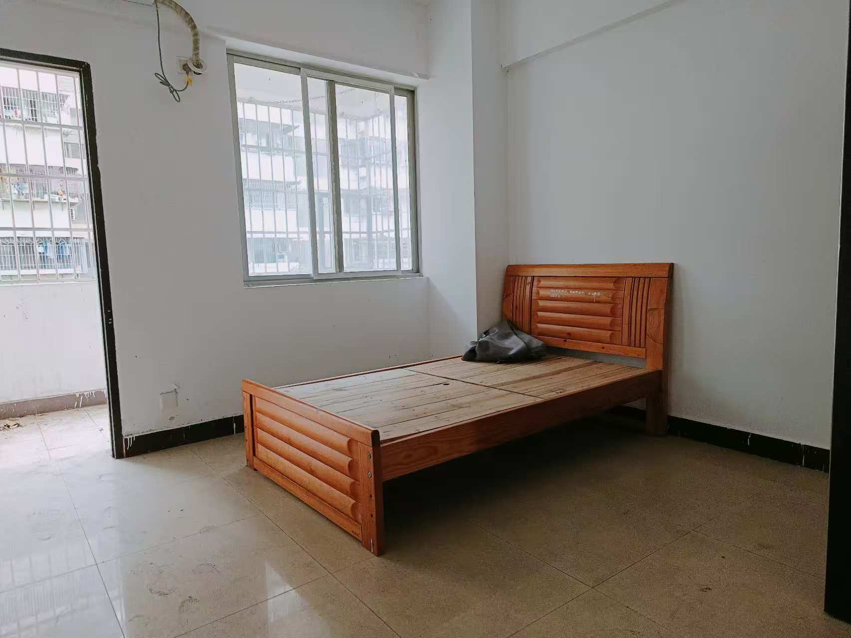 爱华小区  1室1厅1卫    60.0万 爱华小区  1室1厅1卫    60.0万室内图