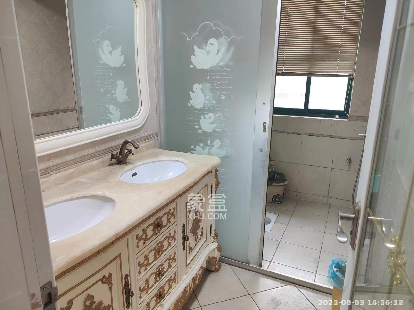 经世皇城 3室2厅2卫 1600.0元/月 经世皇城 3室2厅2卫 1600.0元/月室内图