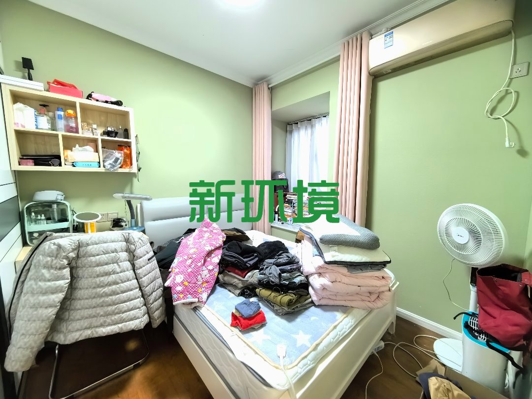 宏天绿城  3室2厅2卫   72.80万客厅