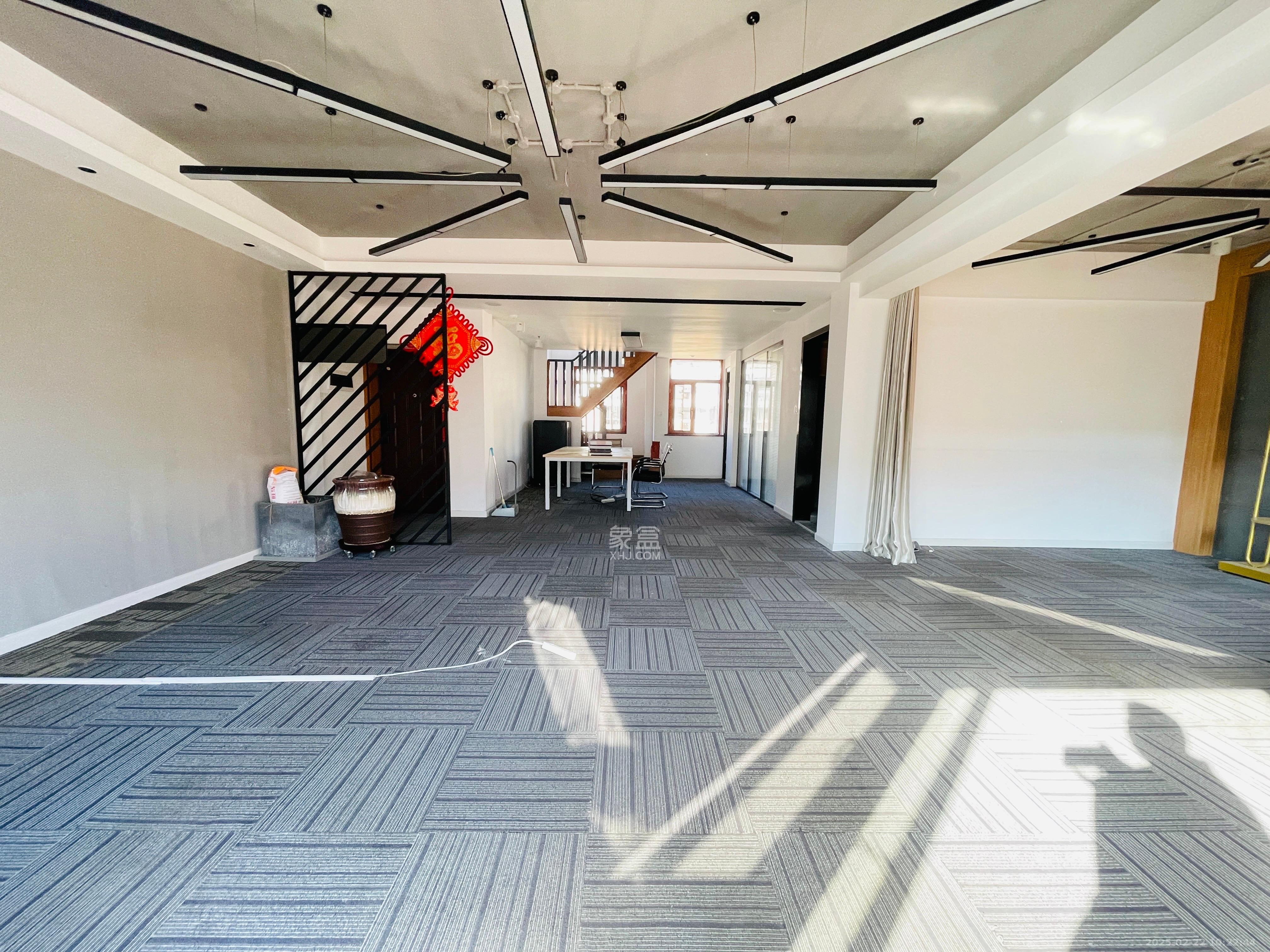 芙蓉公寓 4室2厅2卫 3500.0元/月 芙蓉公寓 4室2厅2卫 3500.0元/月室内图