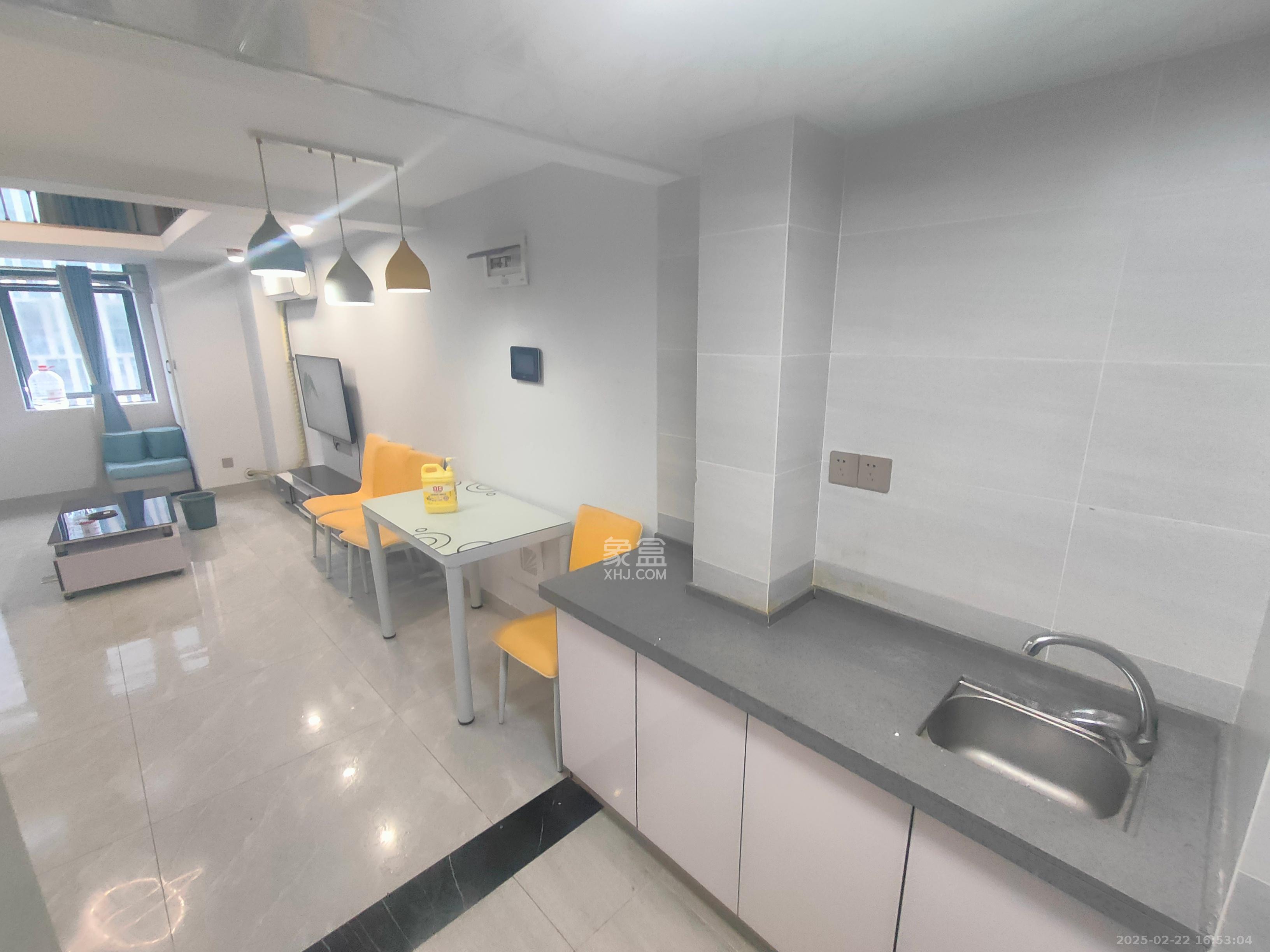 华润置地广场二期 1室1厅1卫 1600.0元/月 华润置地广场二期 1室1厅1卫 1600.0元/月室内图