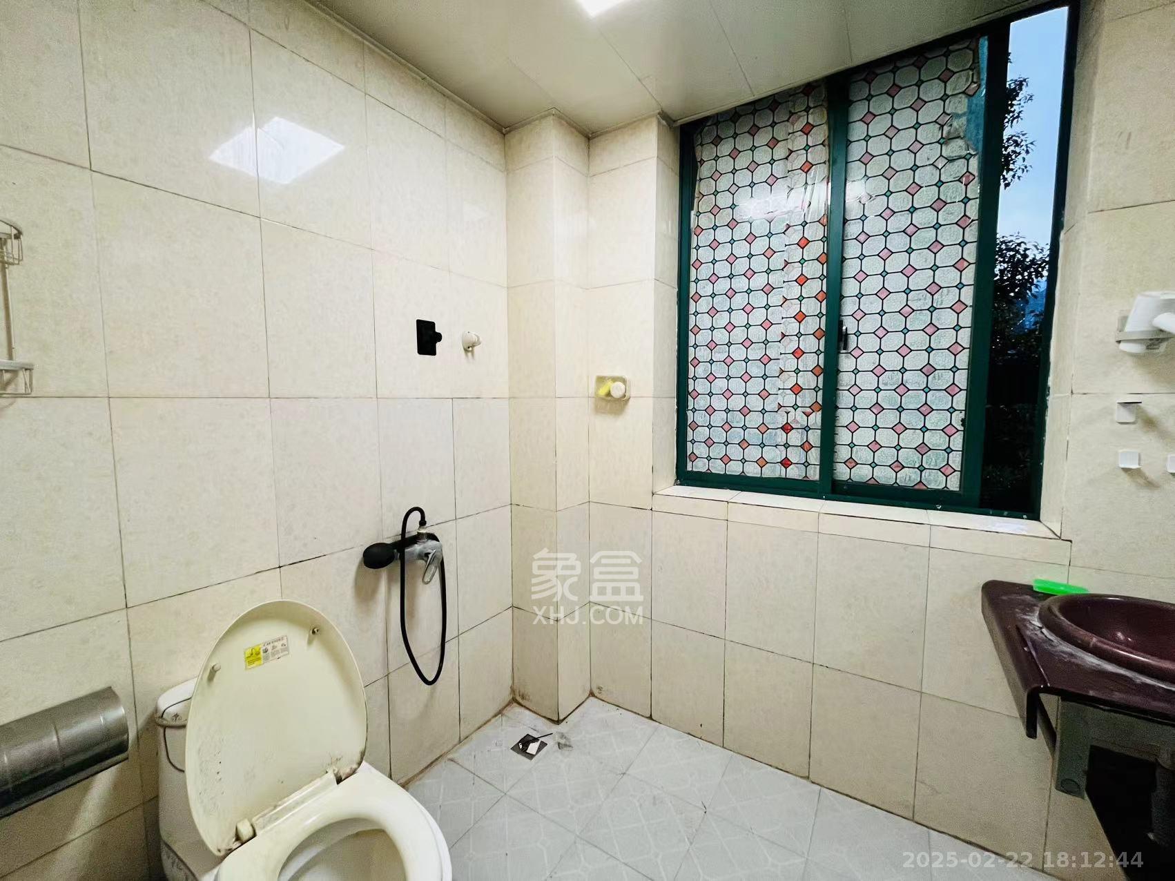 湘府东苑  4室2厅1卫   2500.00元/月室内图