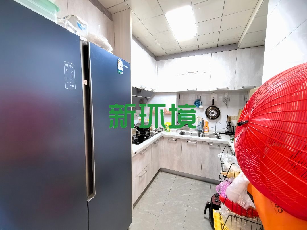 宏天绿城  3室2厅2卫   72.80万客厅