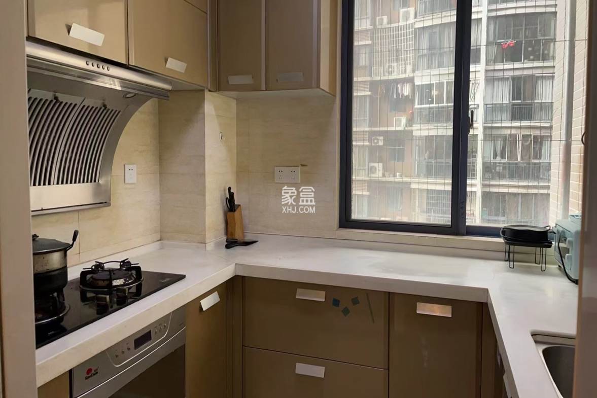 尚书房 3室2厅2卫 2000.00元/月 尚书房 3室2厅2卫 2000.00元/月室内图