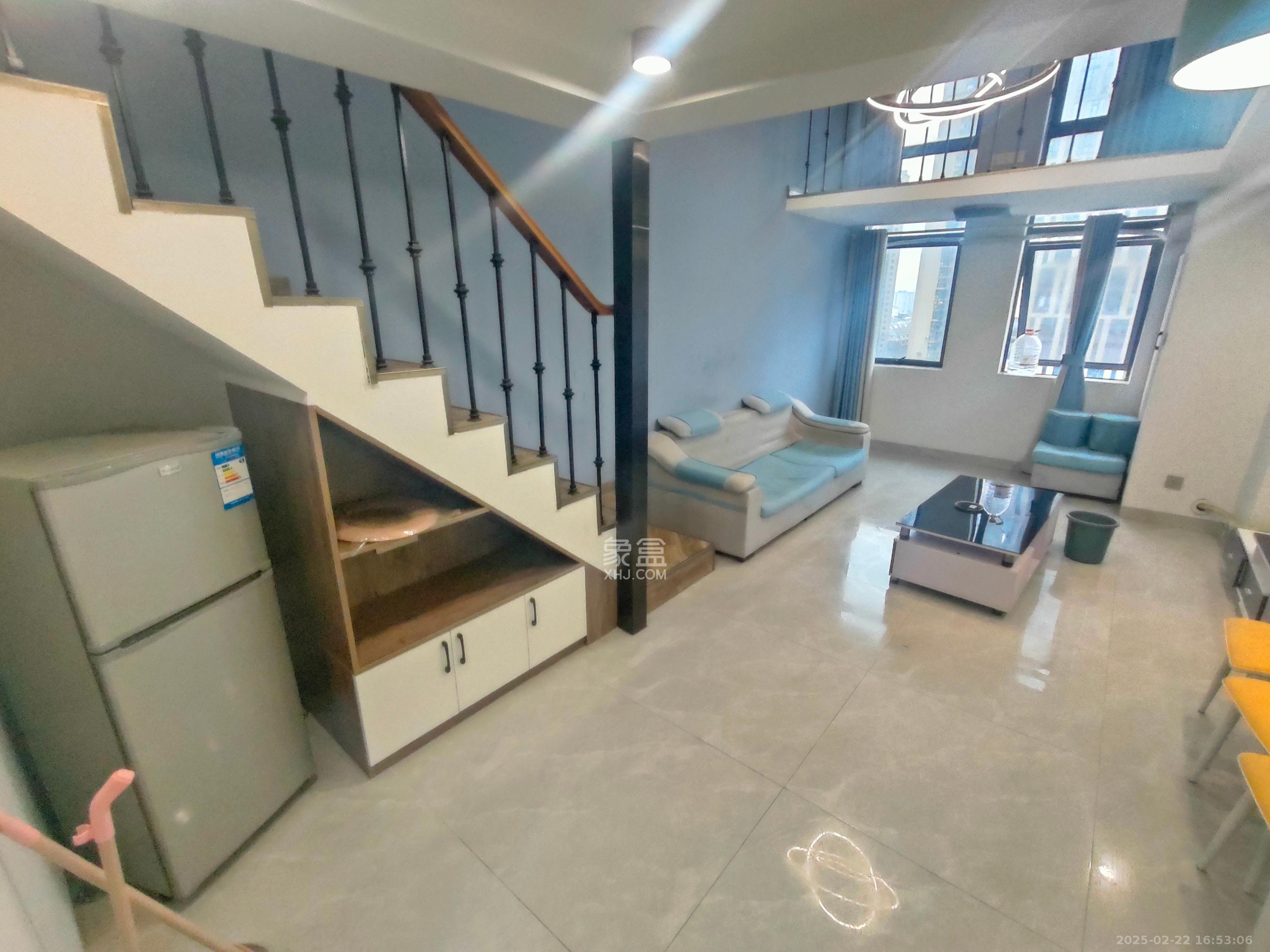 华润置地广场二期 1室1厅1卫 1600.0元/月 华润置地广场二期 1室1厅1卫 1600.0元/月室内图