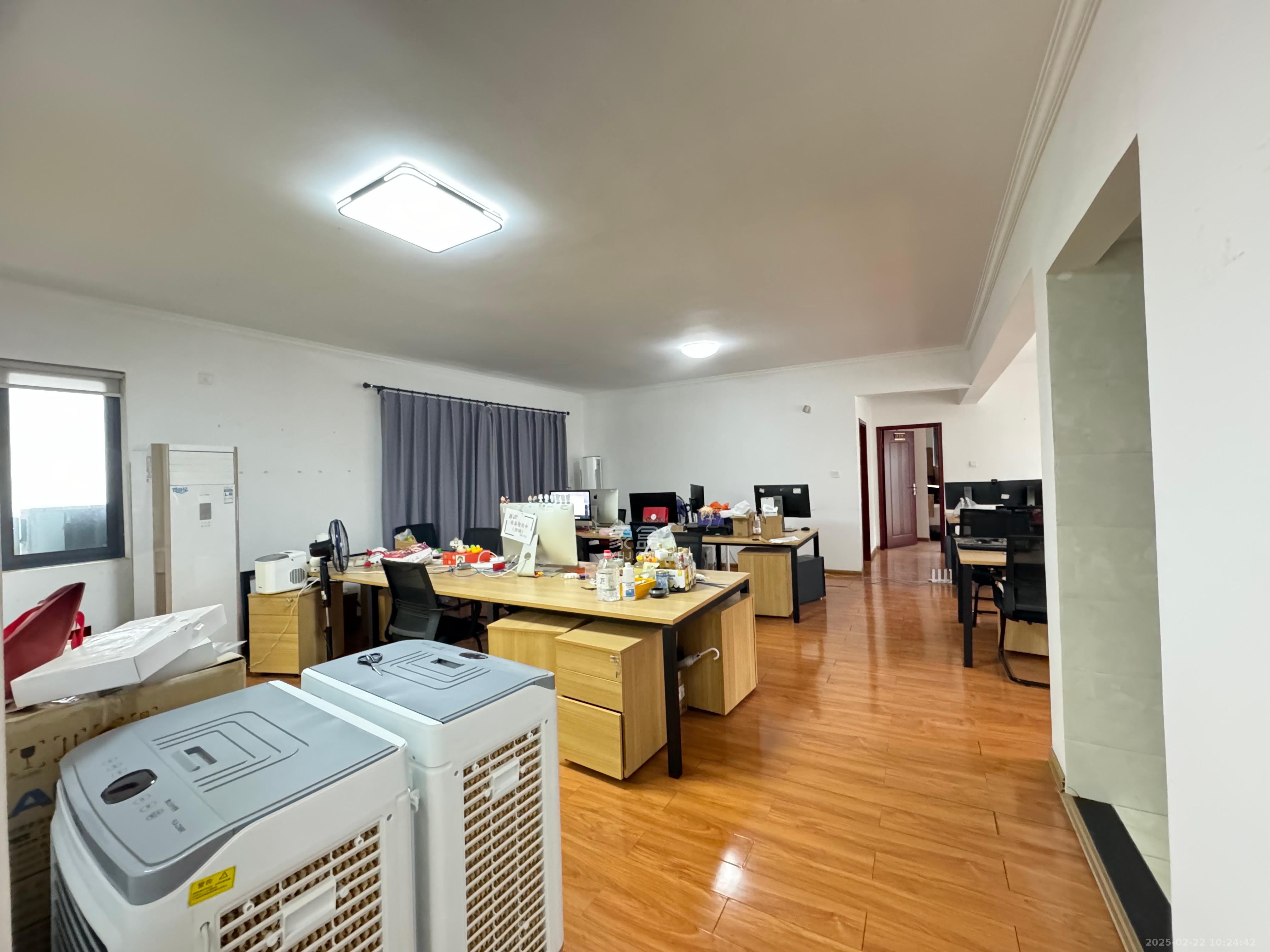 藏珑湖上国际花园 4室2厅2卫 4800.0元/月 藏珑湖上国际花园 4室2厅2卫 4800.0元/月室内图