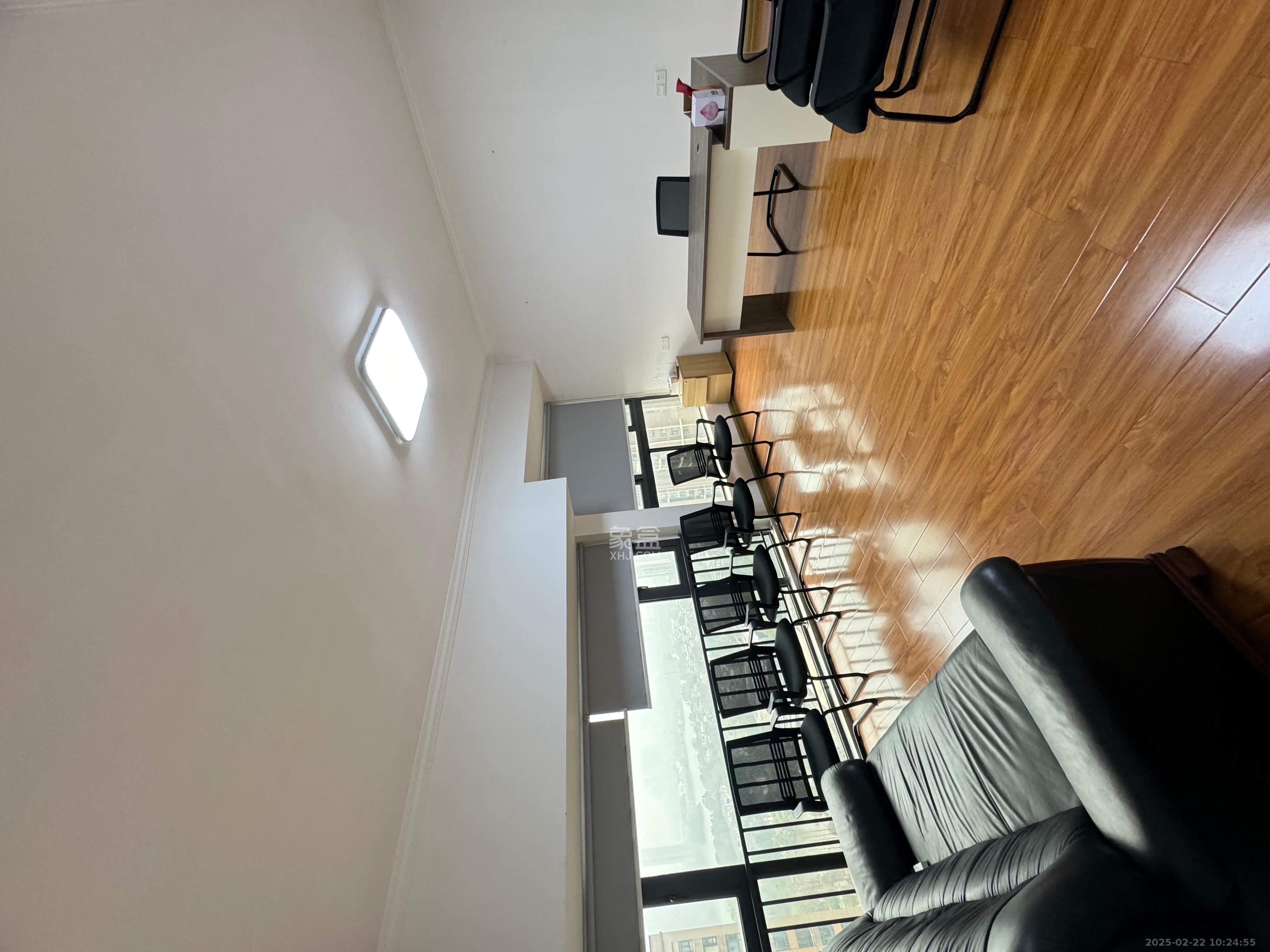 藏珑湖上国际花园 4室2厅2卫 4800.0元/月 藏珑湖上国际花园 4室2厅2卫 4800.0元/月室内图