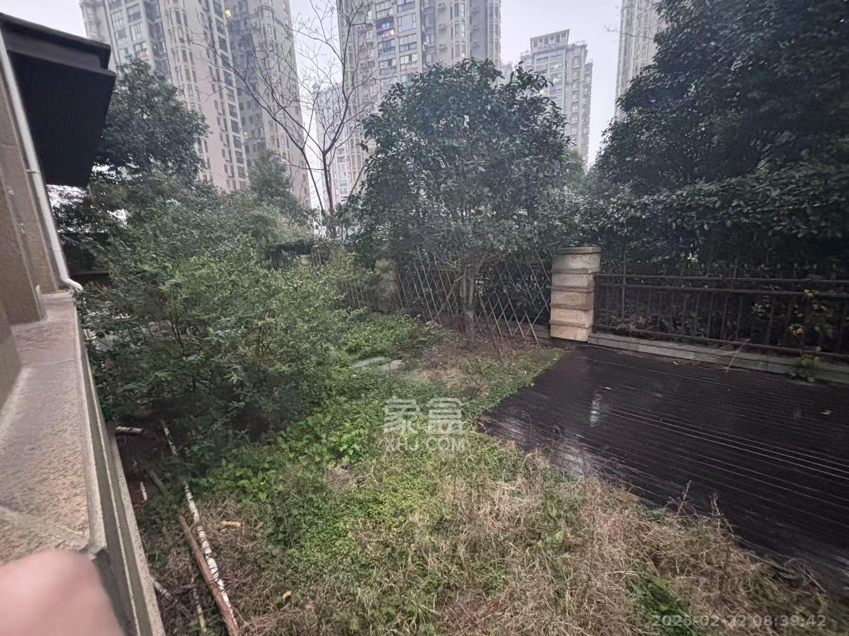 中建江山壹号  4室2厅3卫   10500.00元/月室内图
