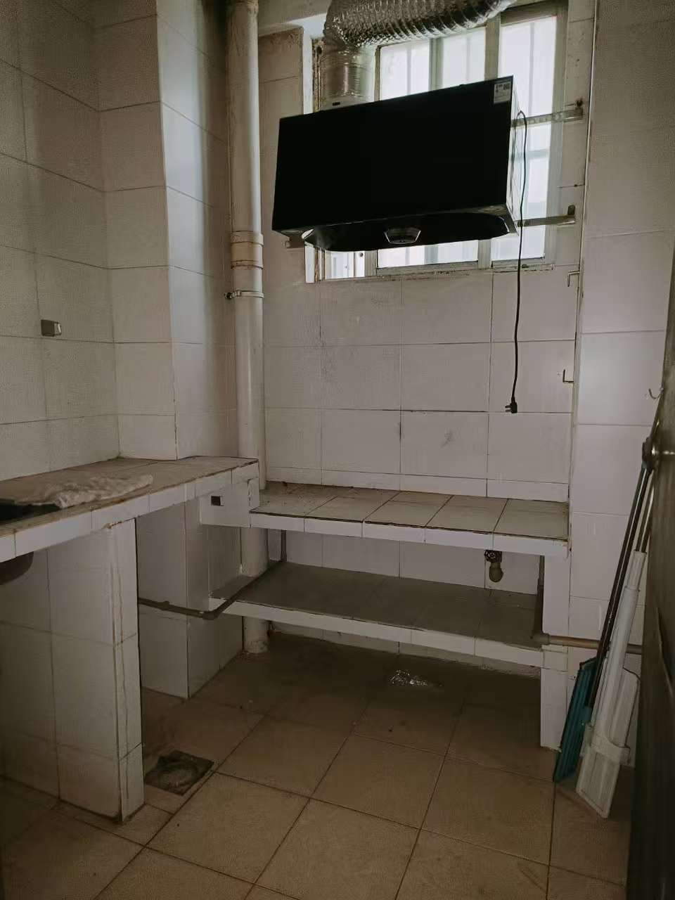 爱华小区  1室1厅1卫    60.0万 爱华小区  1室1厅1卫    60.0万室内图