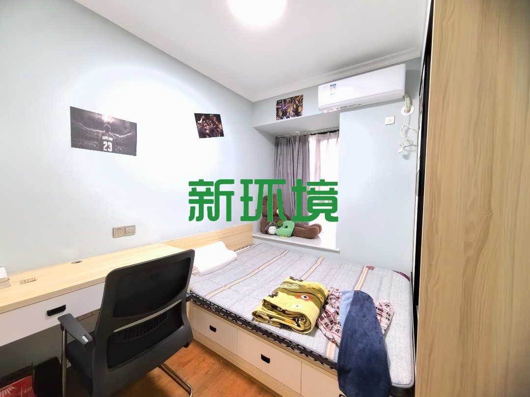 宏天绿城  3室2厅2卫   72.80万客厅