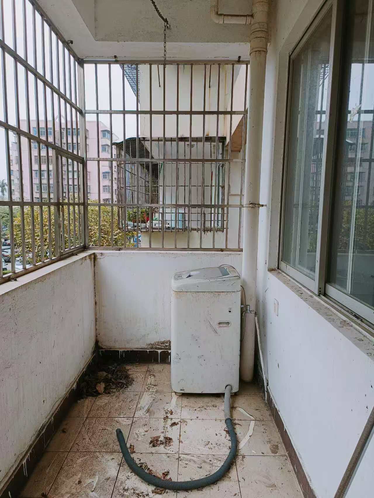 爱华小区  1室1厅1卫    60.0万 爱华小区  1室1厅1卫    60.0万室内图