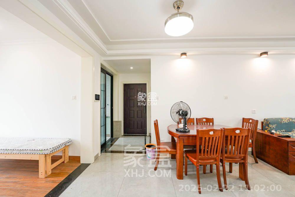 绿地新都会 3室2厅1卫 2400.0元/月 绿地新都会 3室2厅1卫 2400.0元/月室内图