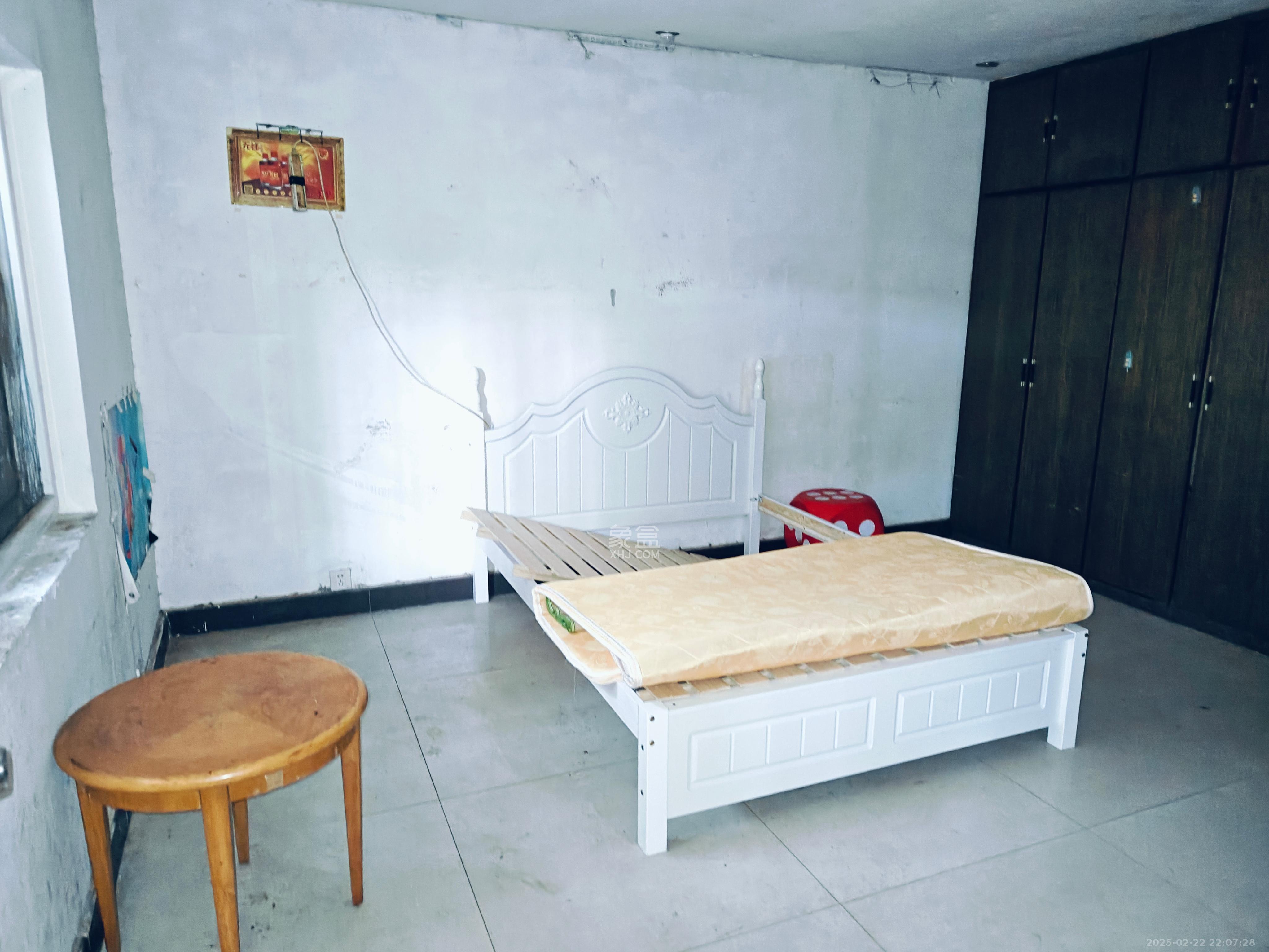 四方商贸城  1室0厅1卫    1700.0元/月 四方商贸城  1室0厅1卫    1700.0元/月室内图