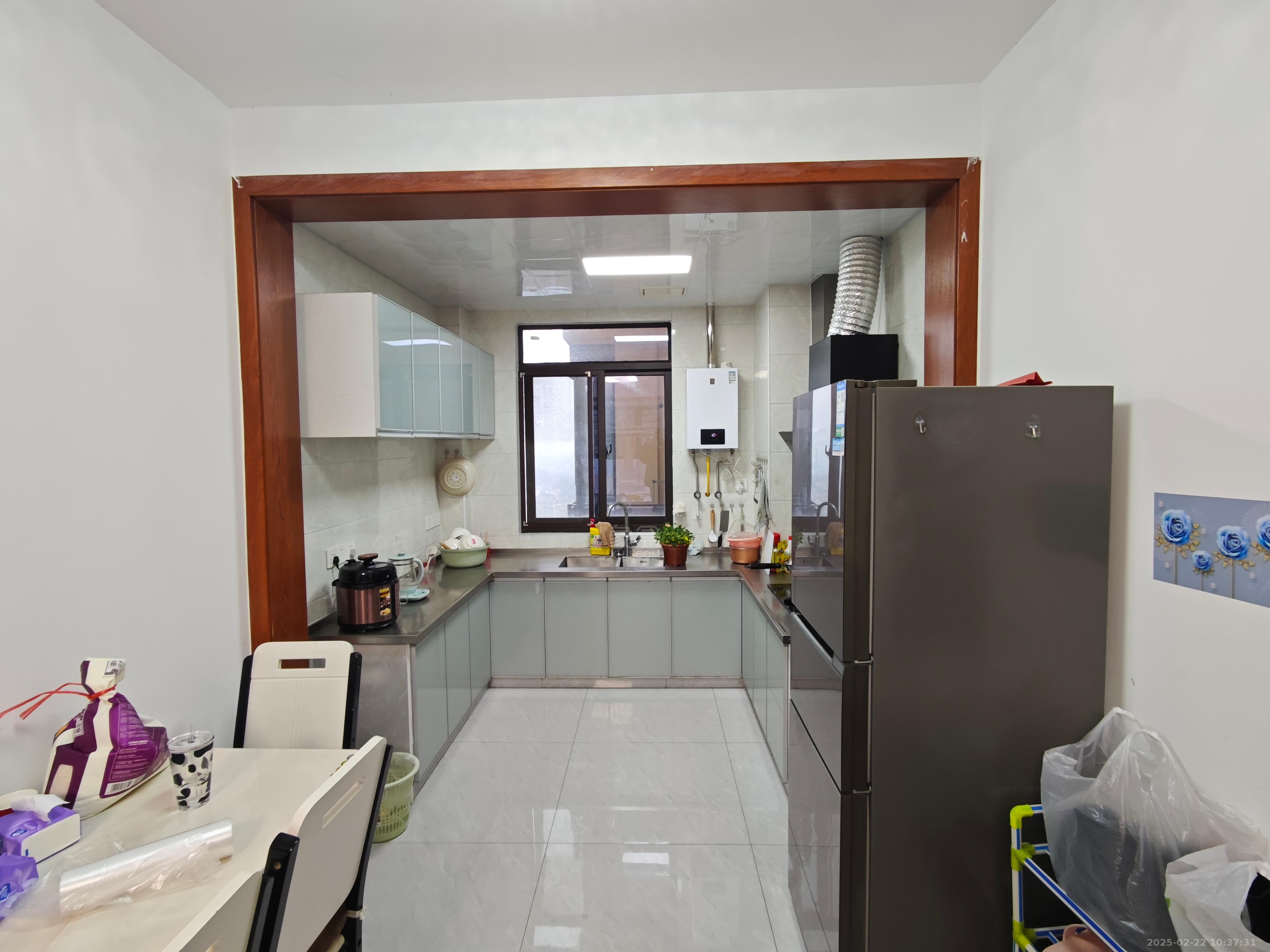 金轮翡翠名园 4室2厅2卫 1800.0元/月 金轮翡翠名园 4室2厅2卫 1800.0元/月室内图