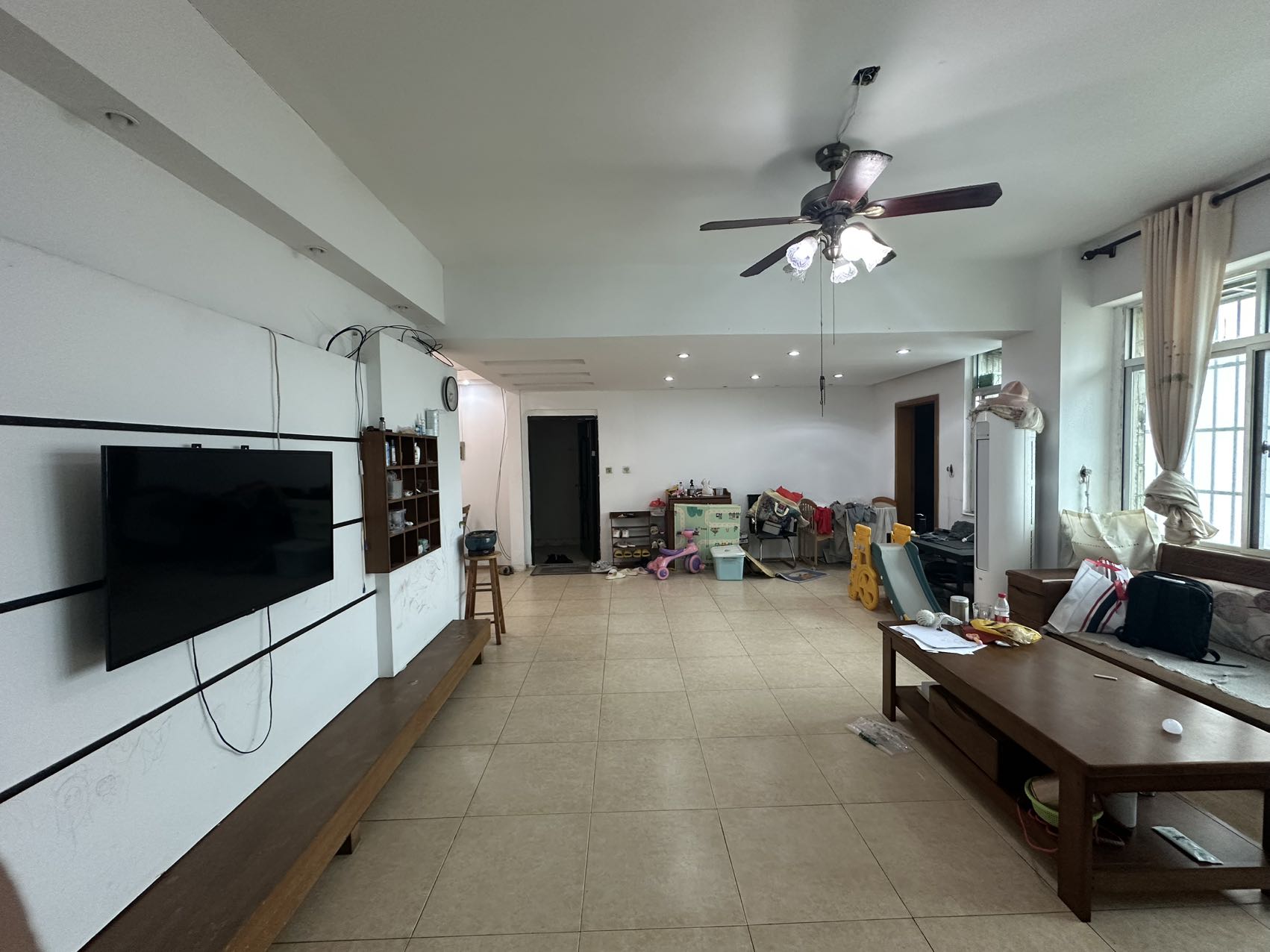 众和公寓  4室2厅2卫    160.0万 众和公寓  4室2厅2卫    160.0万室内图