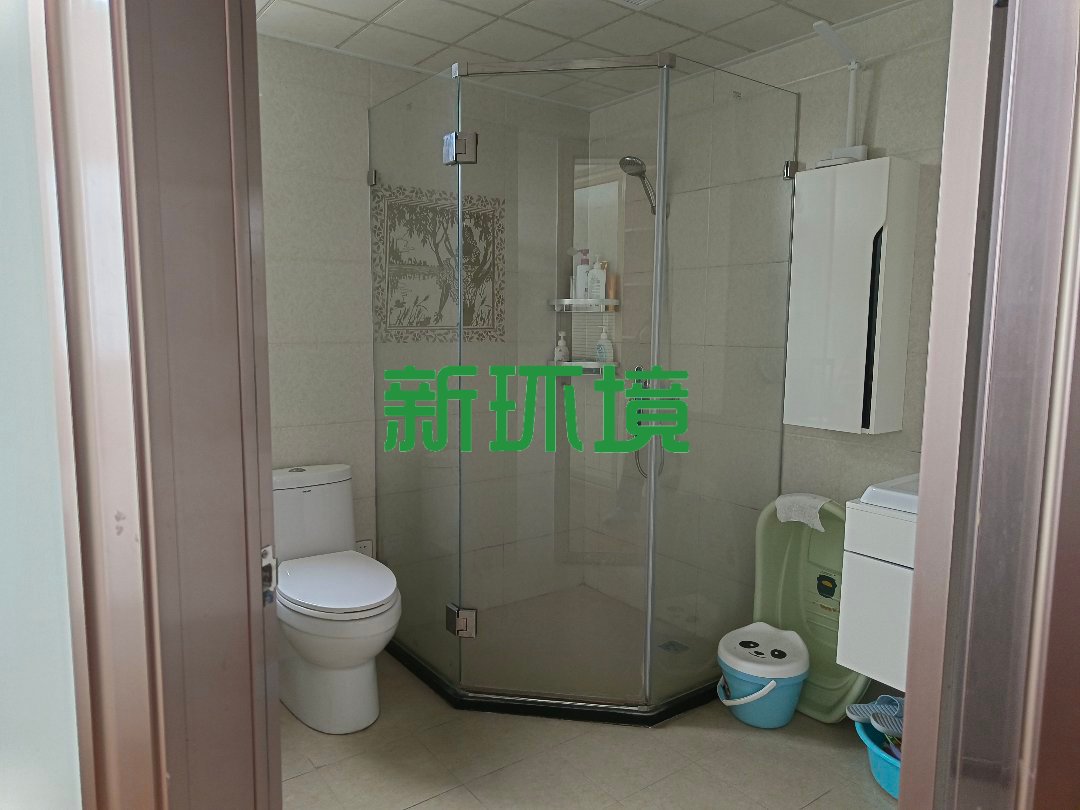 东岳新外滩  4室2厅2卫   129.00万客厅