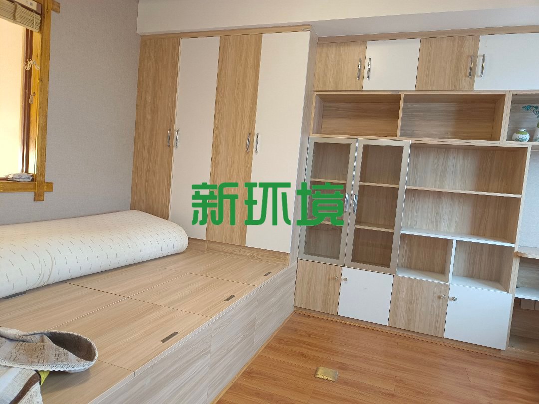 东岳新外滩  4室2厅2卫   129.00万客厅