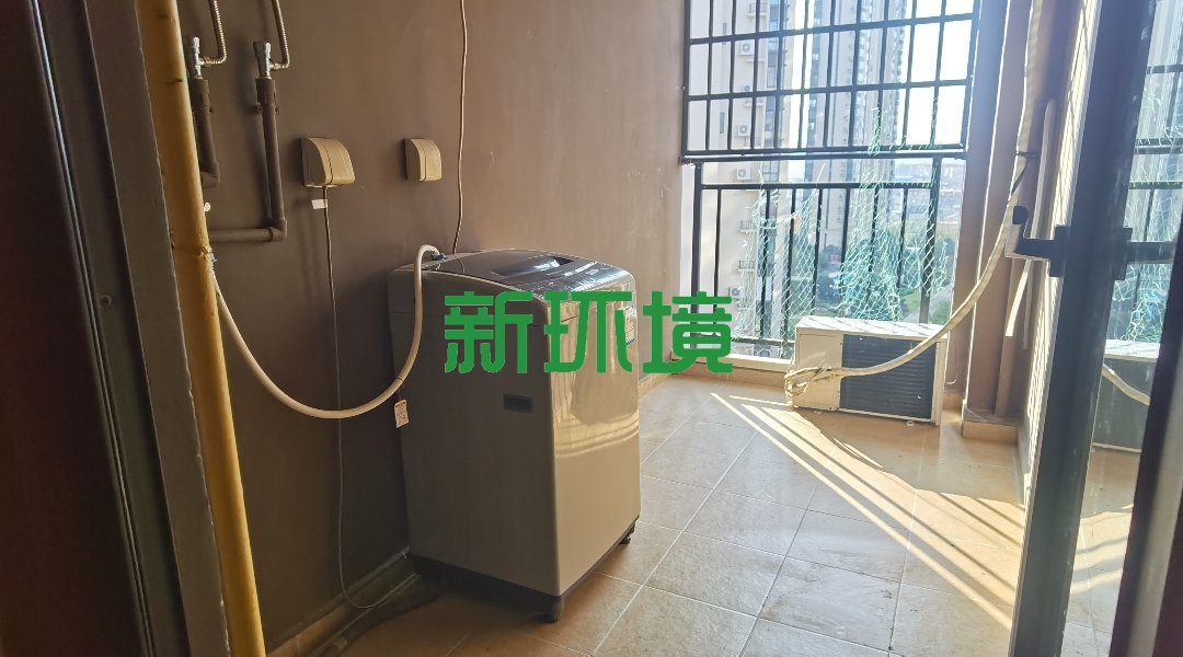 蓝色港湾  3室2厅2卫   48.00万客厅