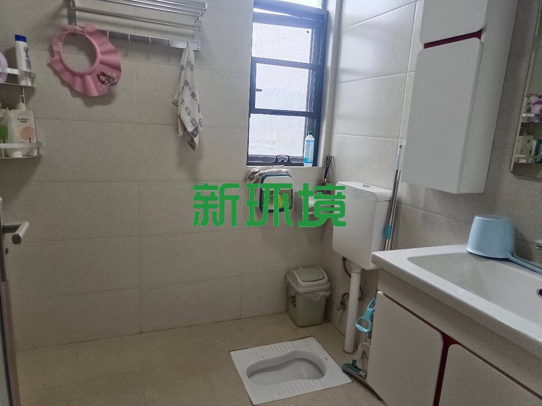 东岳新外滩  4室2厅2卫   129.00万客厅