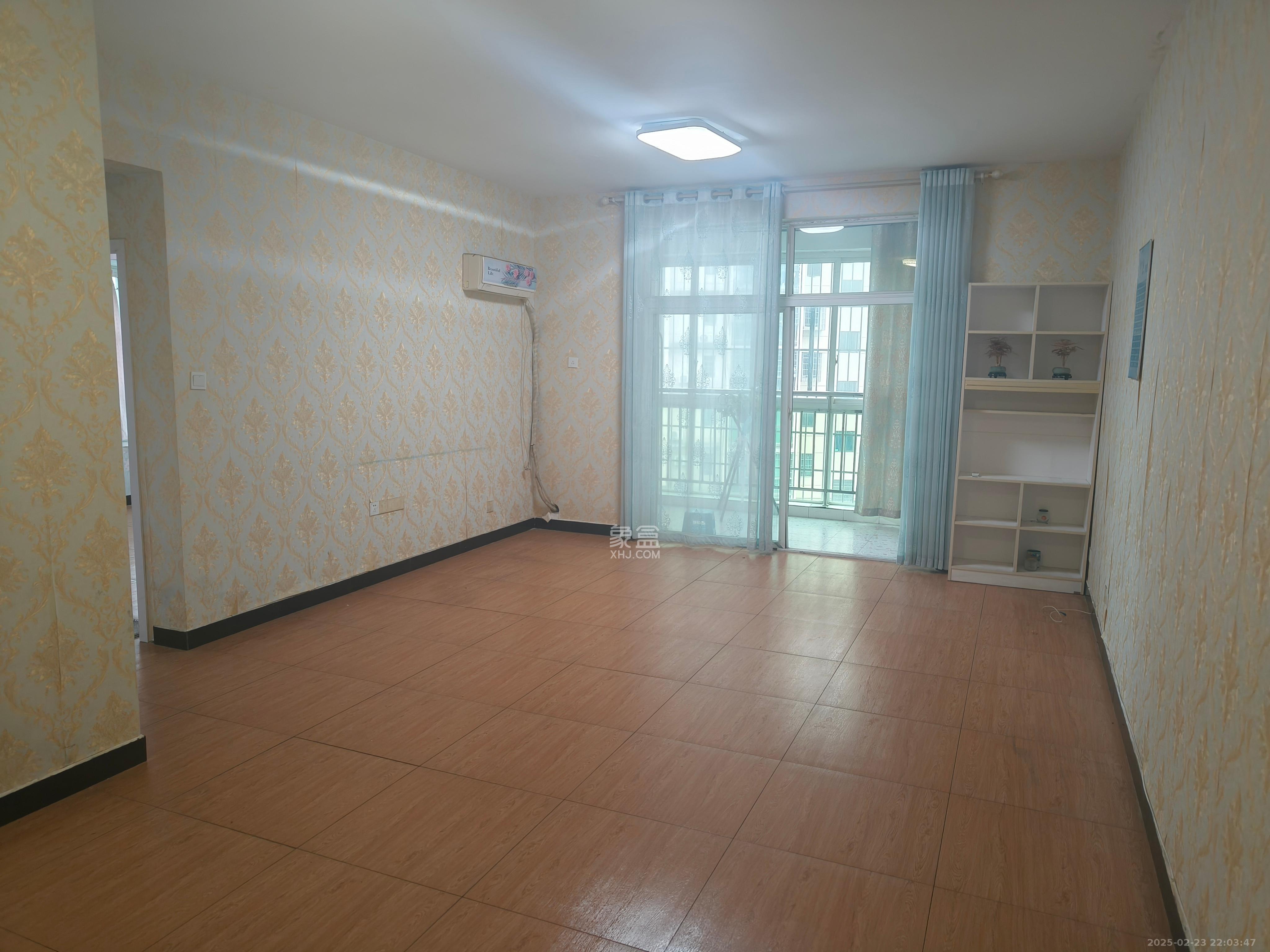 麓谷加州阳光  2室2厅1卫    2200.0元/月 麓谷加州阳光  2室2厅1卫    2200.0元/月室内图