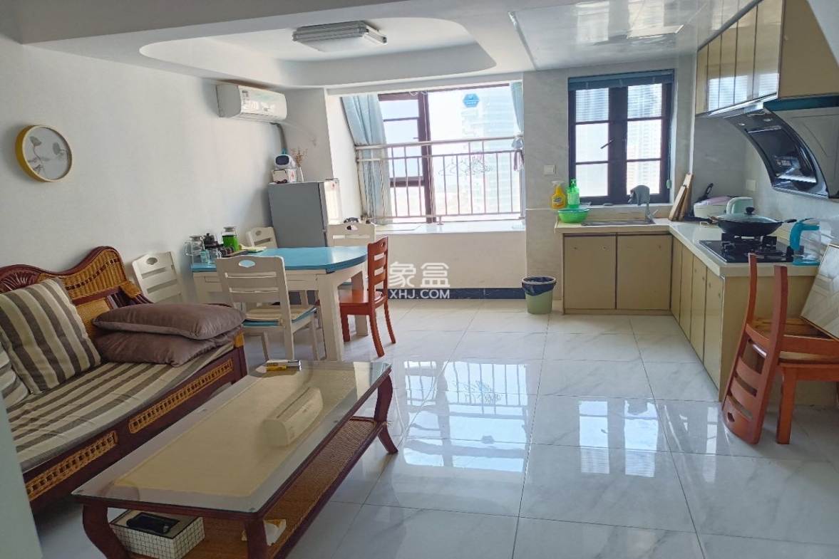 绿地海长流五期(绿地缤纷城) 2室2厅1卫 80.0万 绿地海长流五期(绿地缤纷城) 2室2厅1卫 80.0万客厅