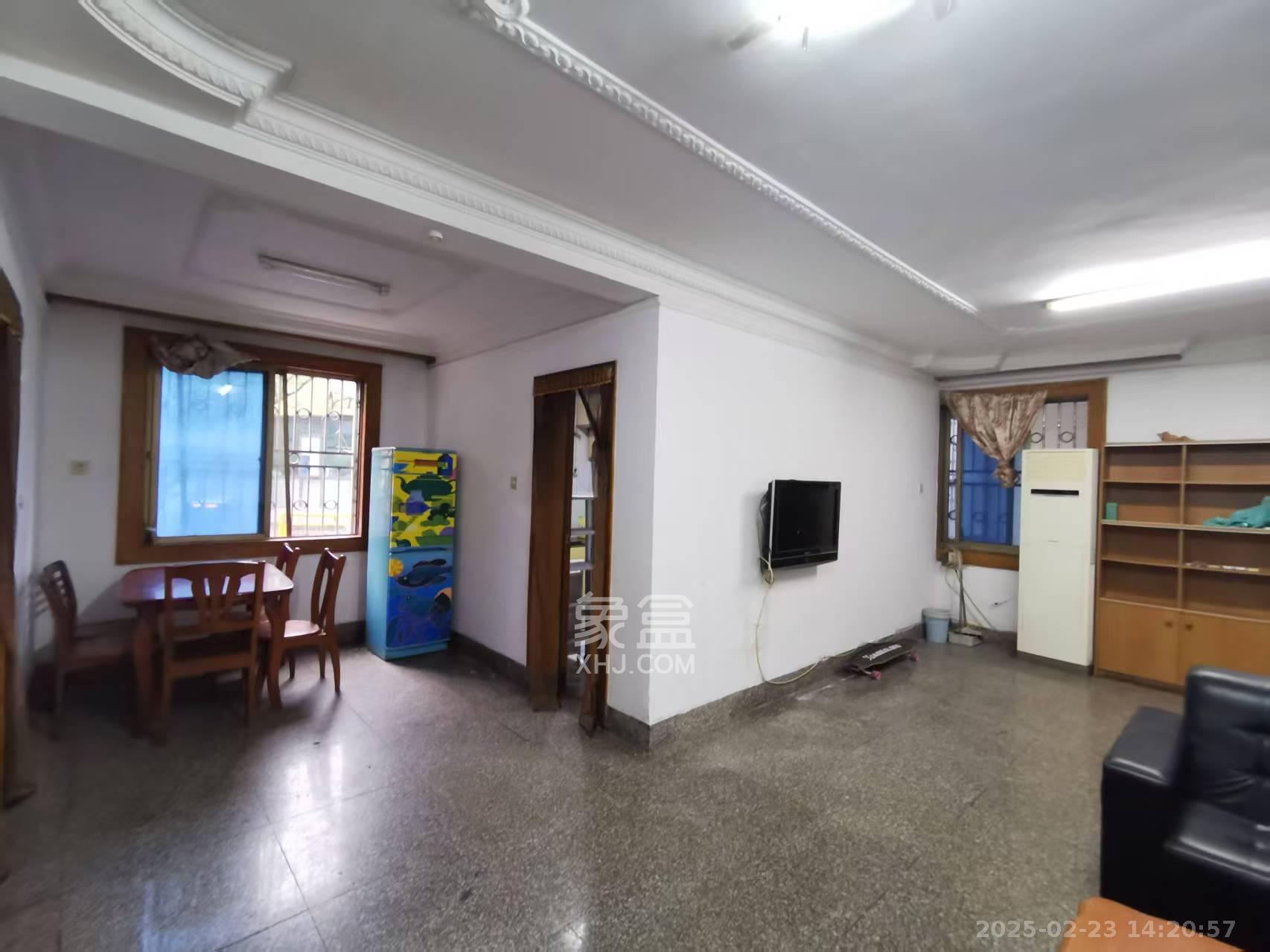 长沙市自来水公司住宅小区(白沙路119号) 3室1厅1卫 2400.0元/月 长沙市自来水公司住宅小区(白沙路119号) 3室1厅1卫 2400.0元/月室内图