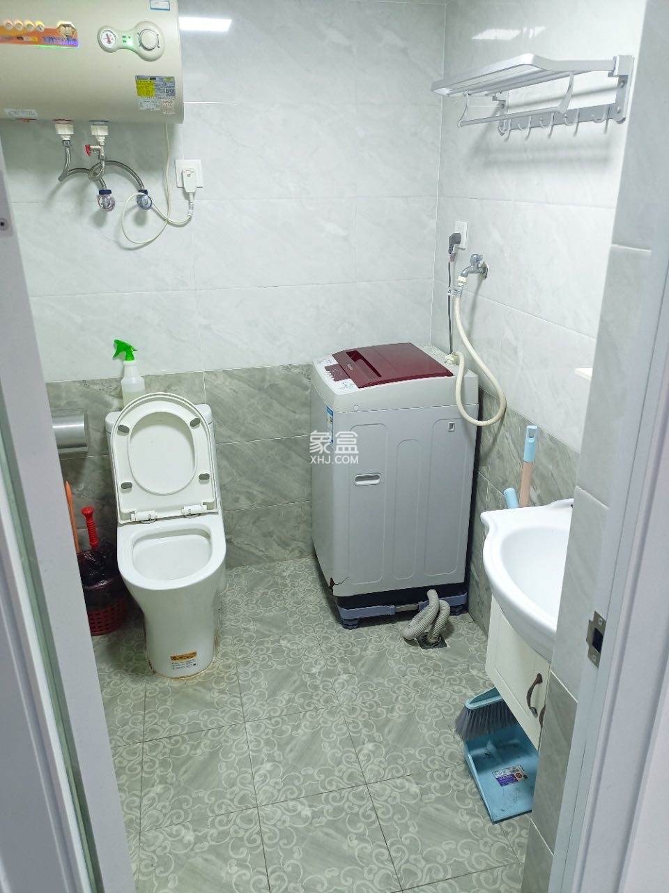 绿地海长流五期(绿地缤纷城) 2室2厅1卫 80.0万 绿地海长流五期(绿地缤纷城) 2室2厅1卫 80.0万客厅