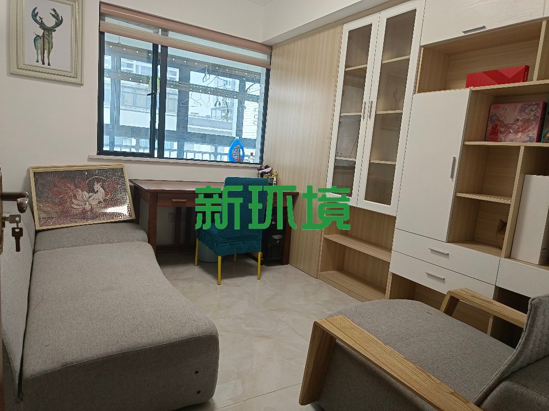 东岳新外滩  4室2厅2卫   129.00万客厅