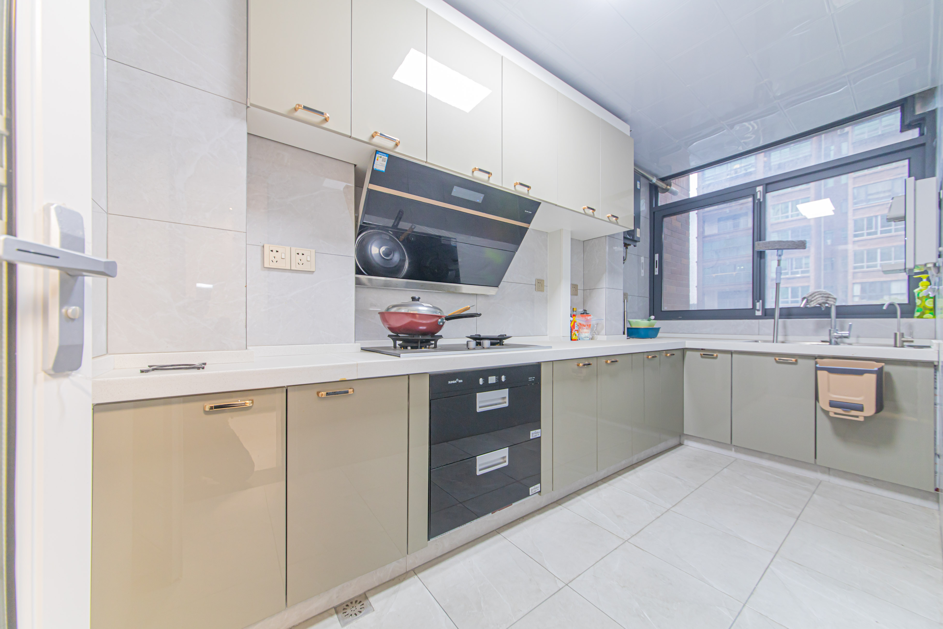 夏威夷碧水春城(碧桂园城市花园) 3室2厅1卫 105.0万 夏威夷碧水春城(碧桂园城市花园) 3室2厅1卫 105.0万厨房