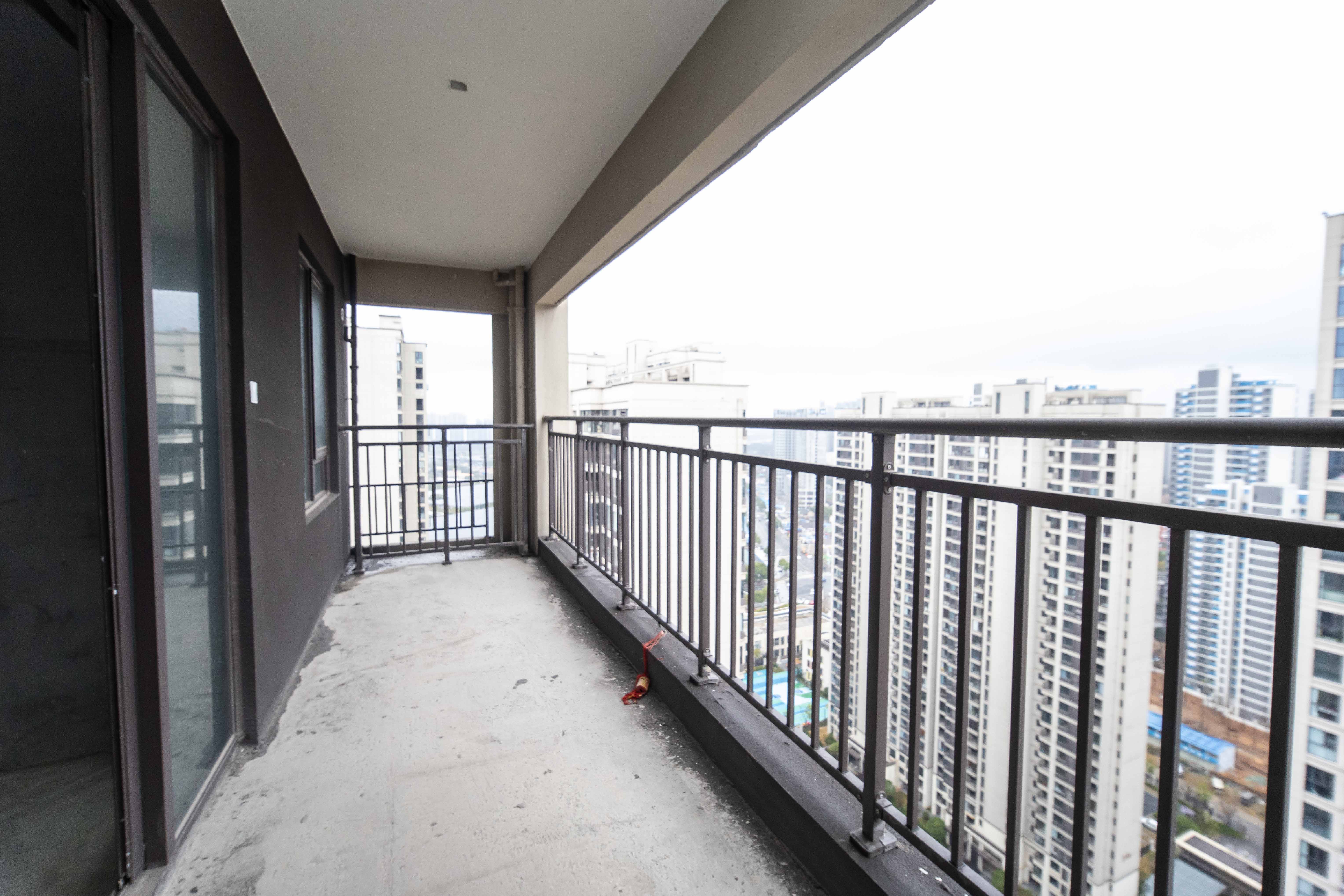 德奥悦东方  3室2厅2卫    129.0万 德奥悦东方  3室2厅2卫    129.0万阳台