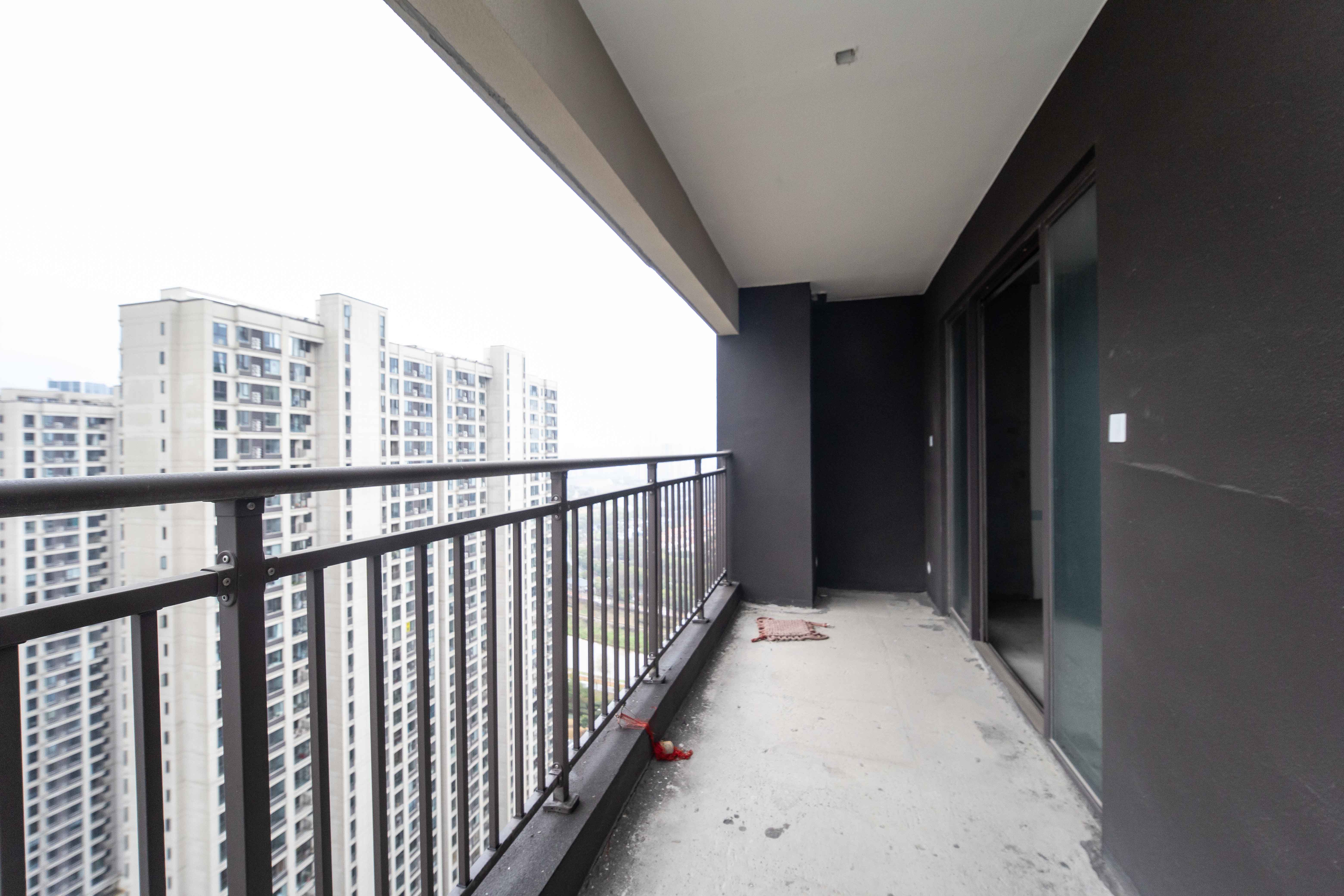 德奥悦东方  3室2厅2卫    129.0万 德奥悦东方  3室2厅2卫    129.0万阳台