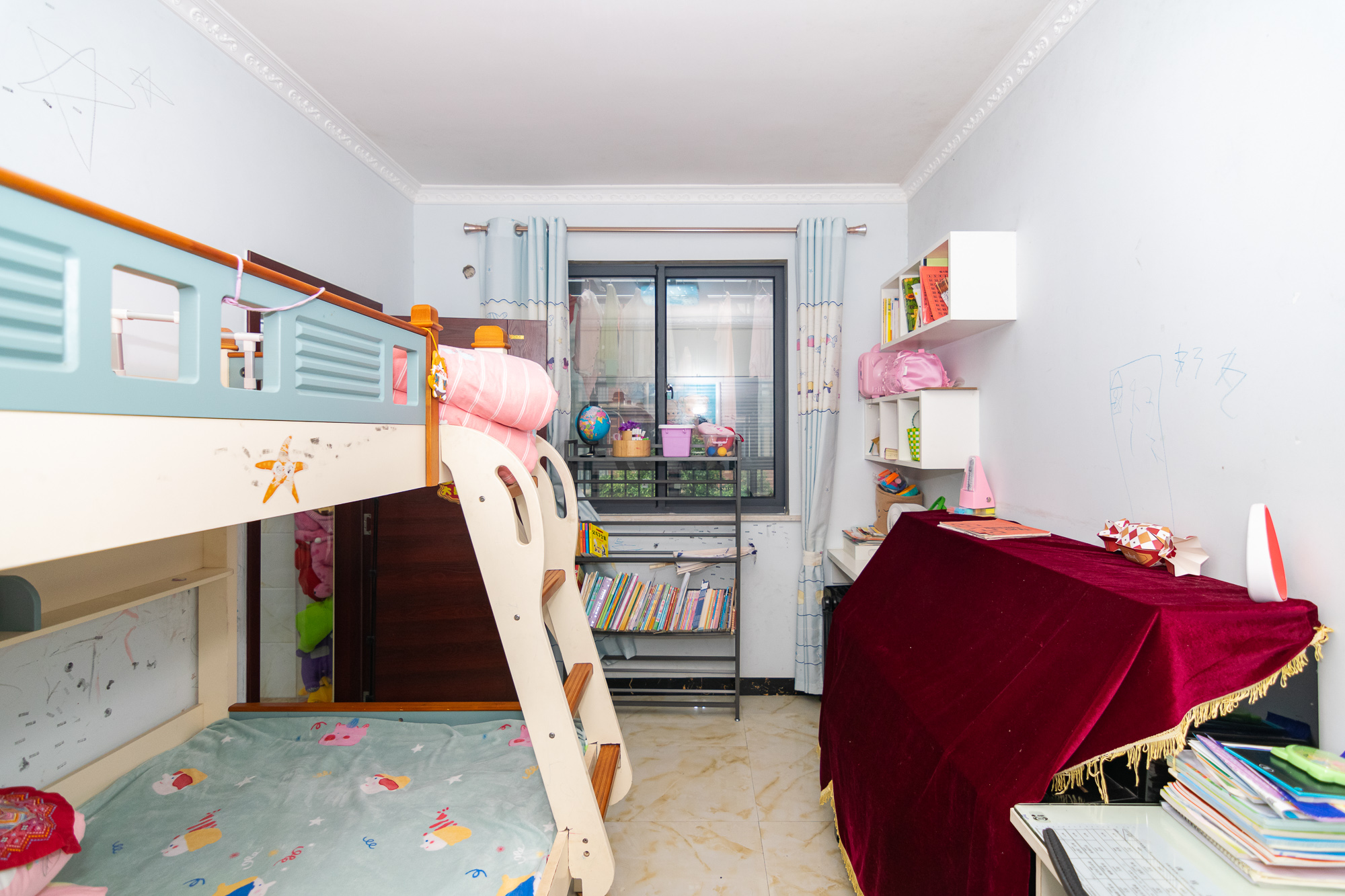 澳海月亮湾 3室2厅2卫 90.0万 澳海月亮湾 3室2厅2卫 90.0万卧室