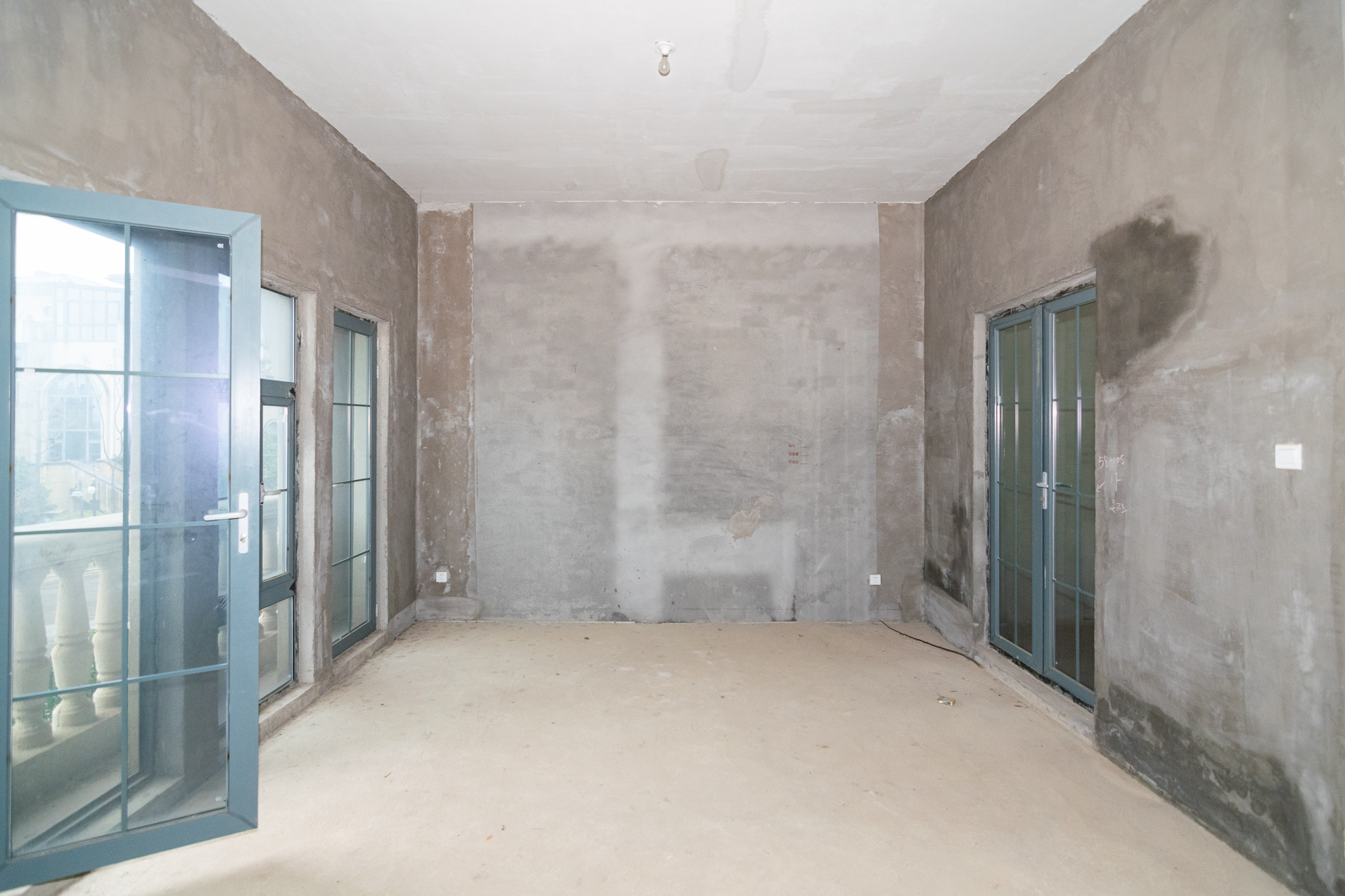 中粮北纬28°别墅  5室3厅3卫    368.0万 中粮北纬28°别墅  5室3厅3卫    368.0万客厅