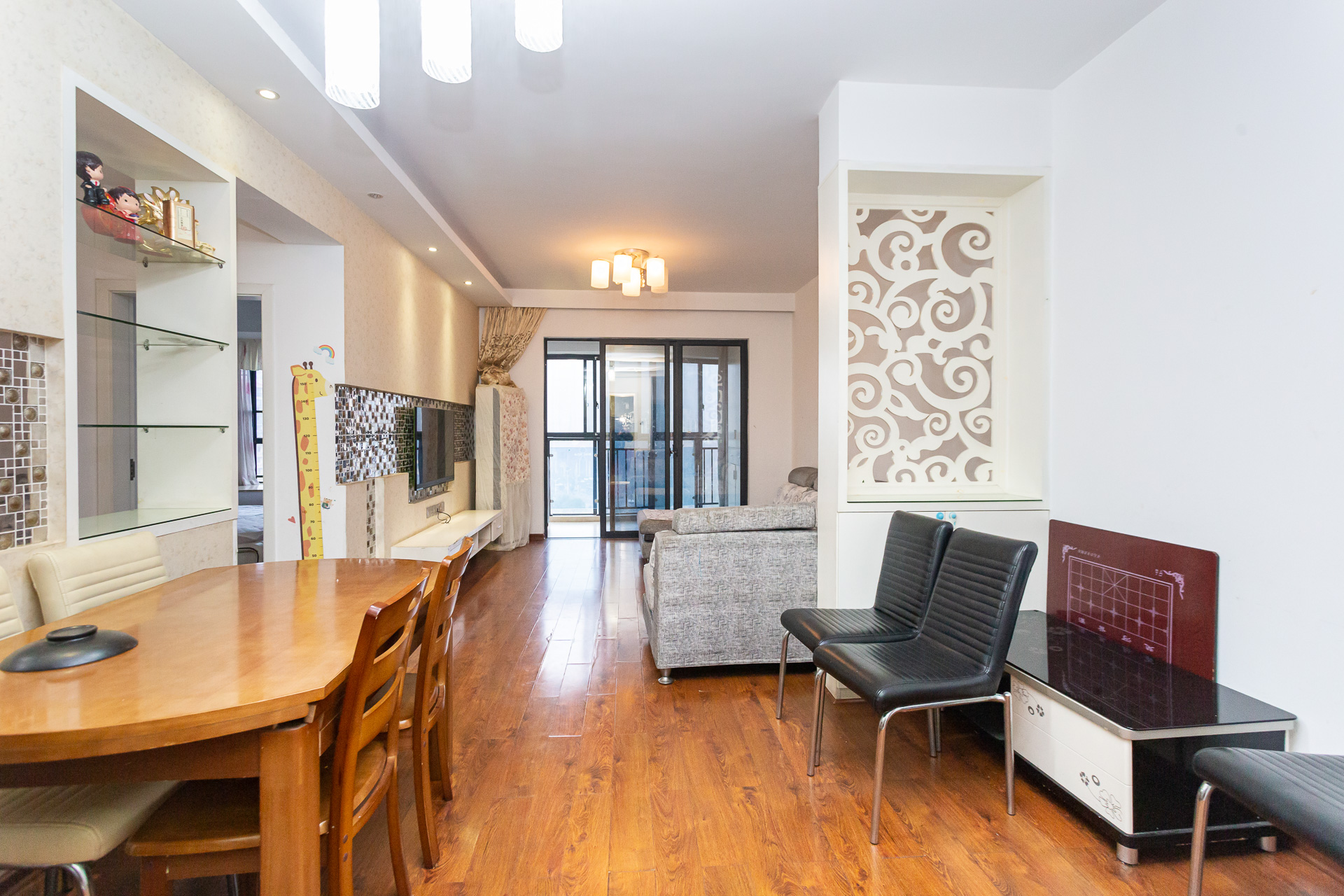 名家翡翠花园  3室2厅1卫    65.0万 名家翡翠花园  3室2厅1卫    65.0万客厅