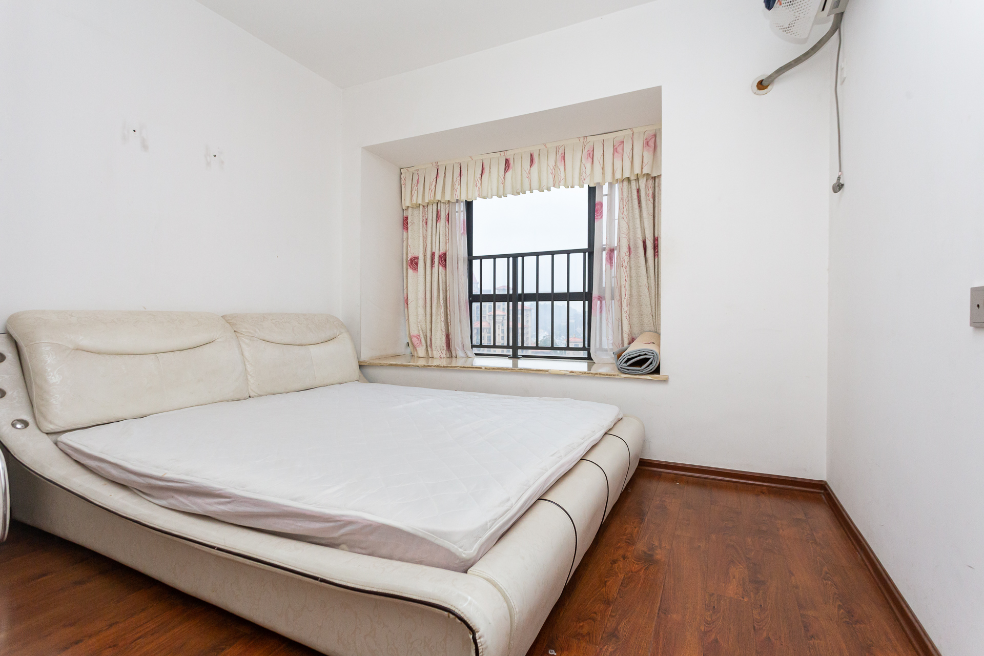 名家翡翠花园  3室2厅1卫    65.0万 名家翡翠花园  3室2厅1卫    65.0万卧室