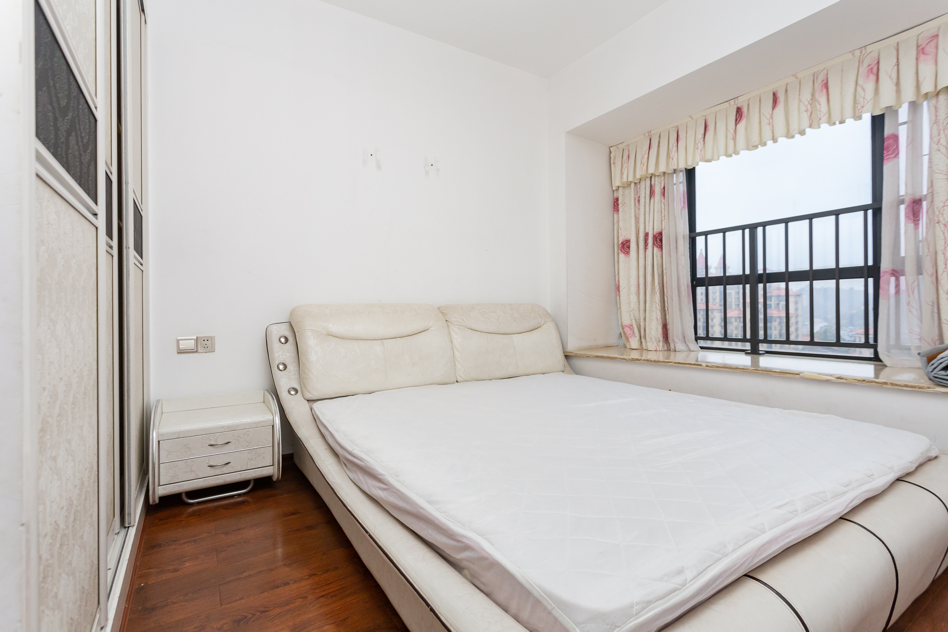 名家翡翠花园  3室2厅1卫    65.0万 名家翡翠花园  3室2厅1卫    65.0万卧室