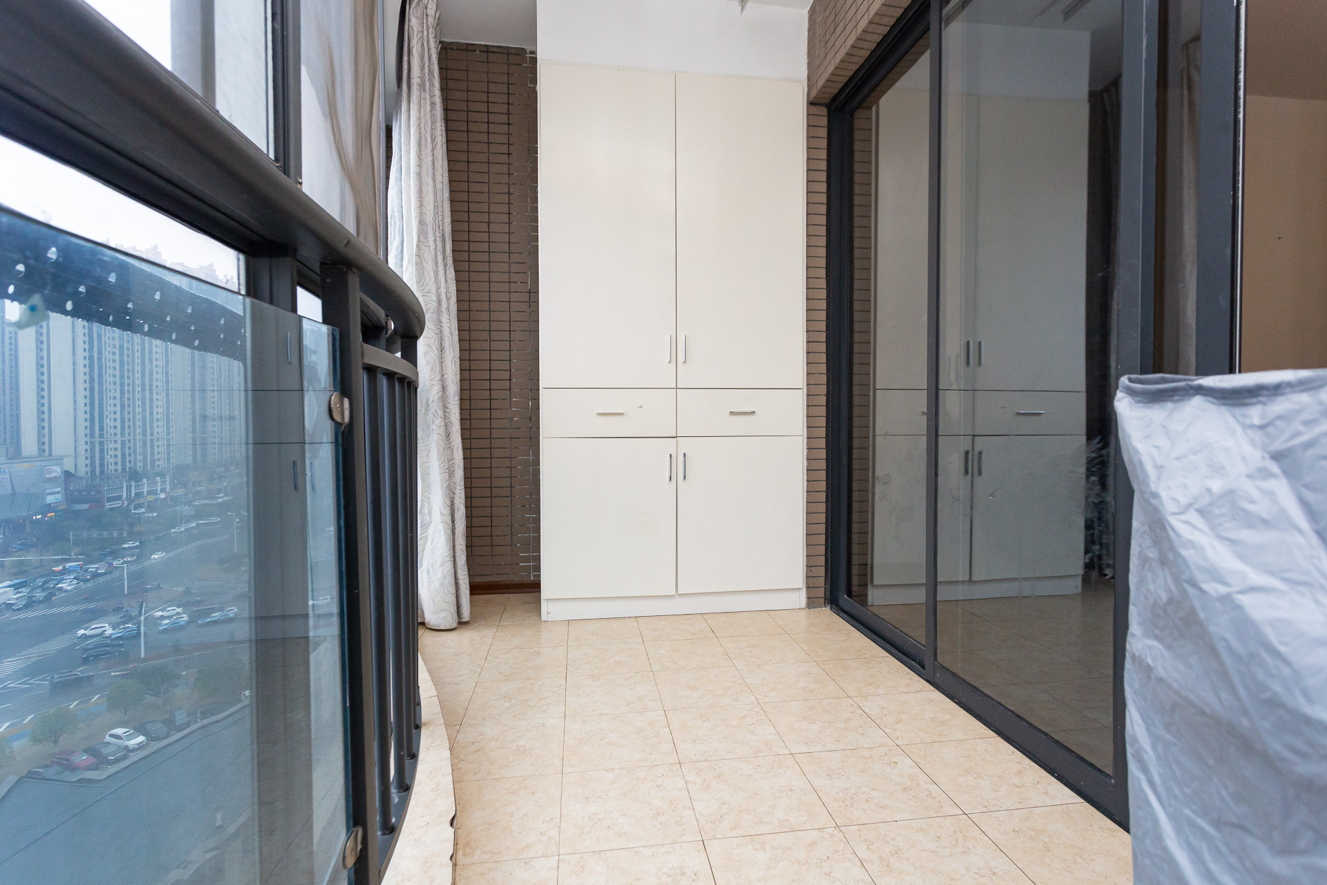 名家翡翠花园  3室2厅1卫    65.0万 名家翡翠花园  3室2厅1卫    65.0万阳台