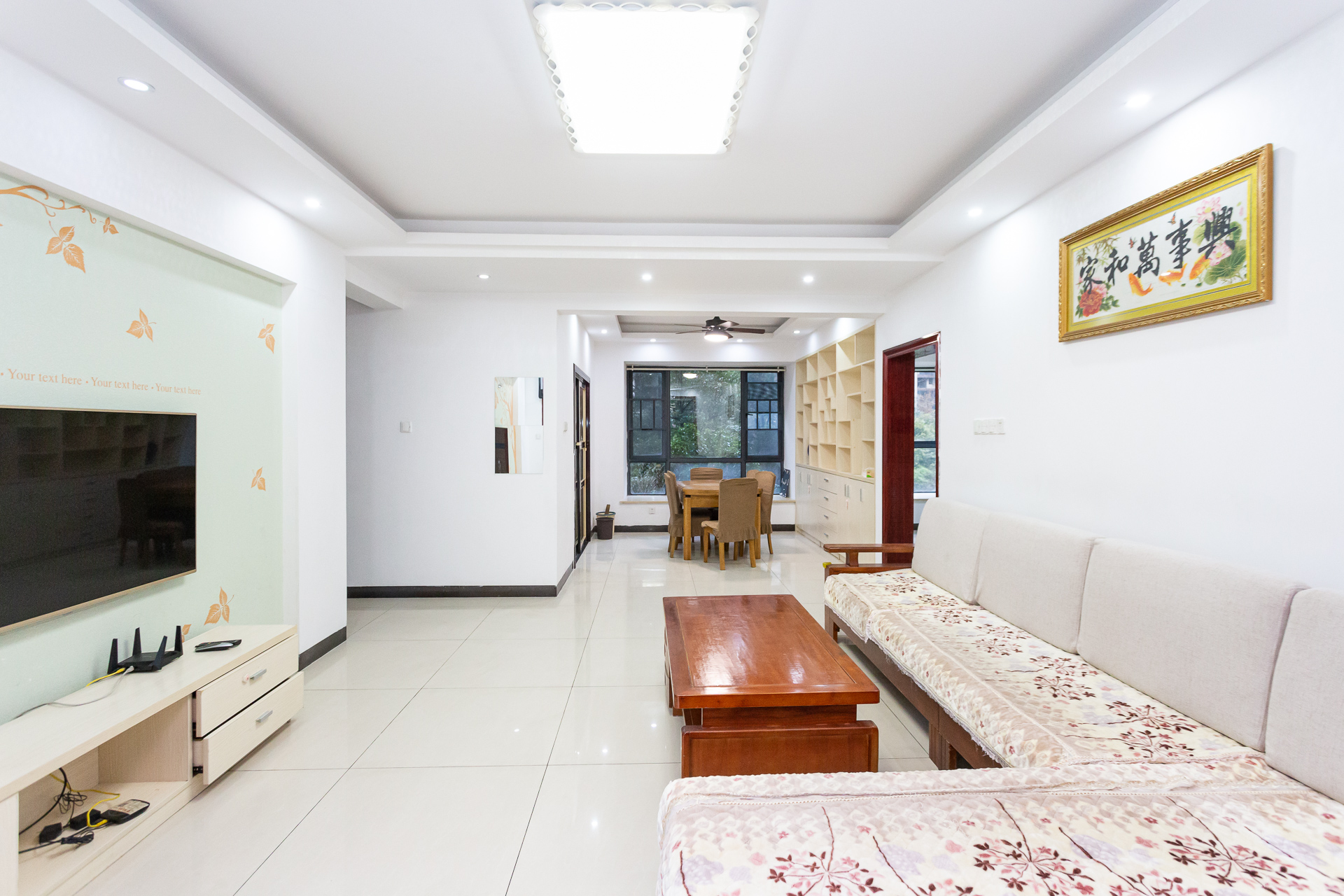 珠江东方明珠（新地东方明珠）三期  4室2厅2卫    95.5万客厅