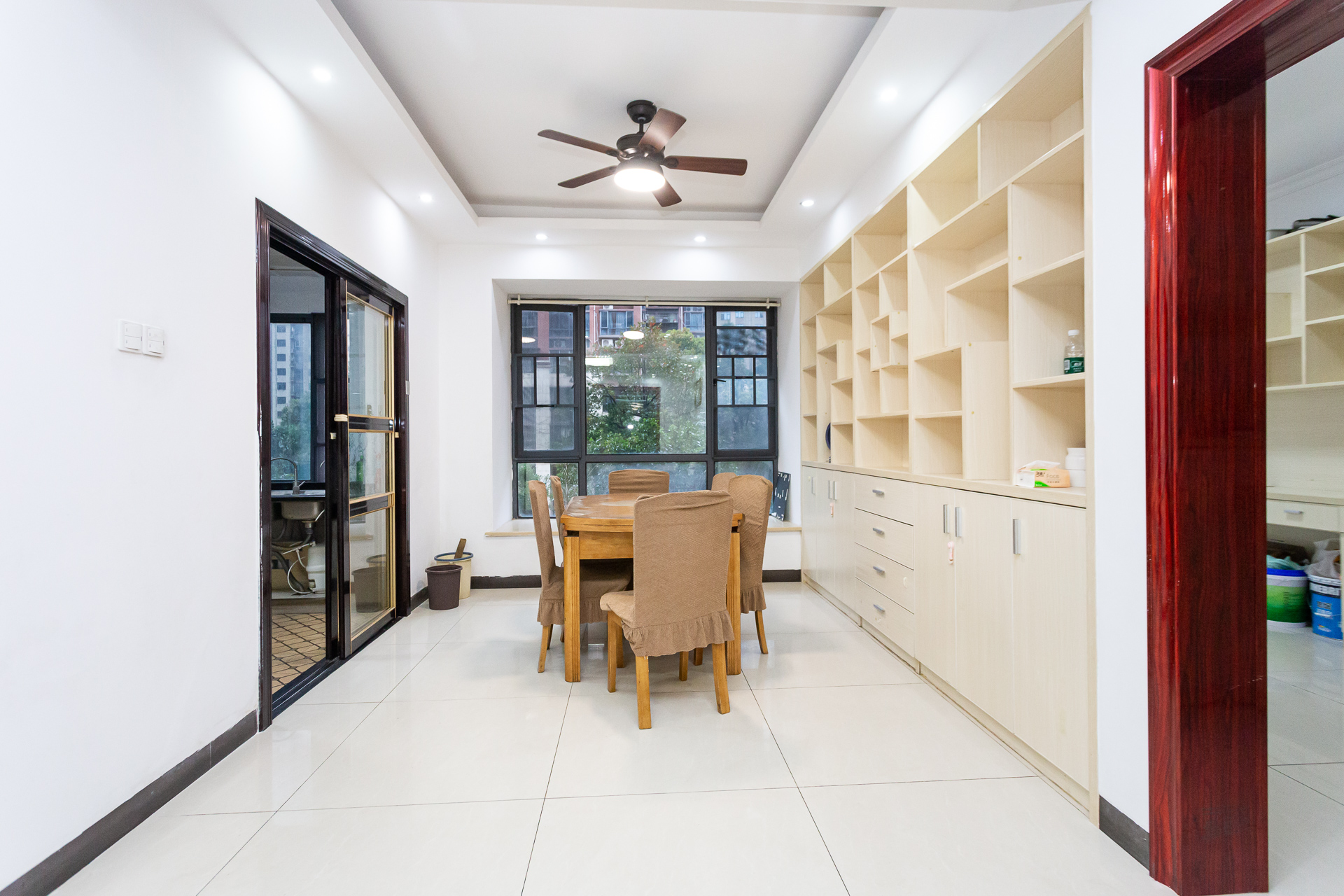 珠江东方明珠（新地东方明珠）三期  4室2厅2卫    95.5万客厅