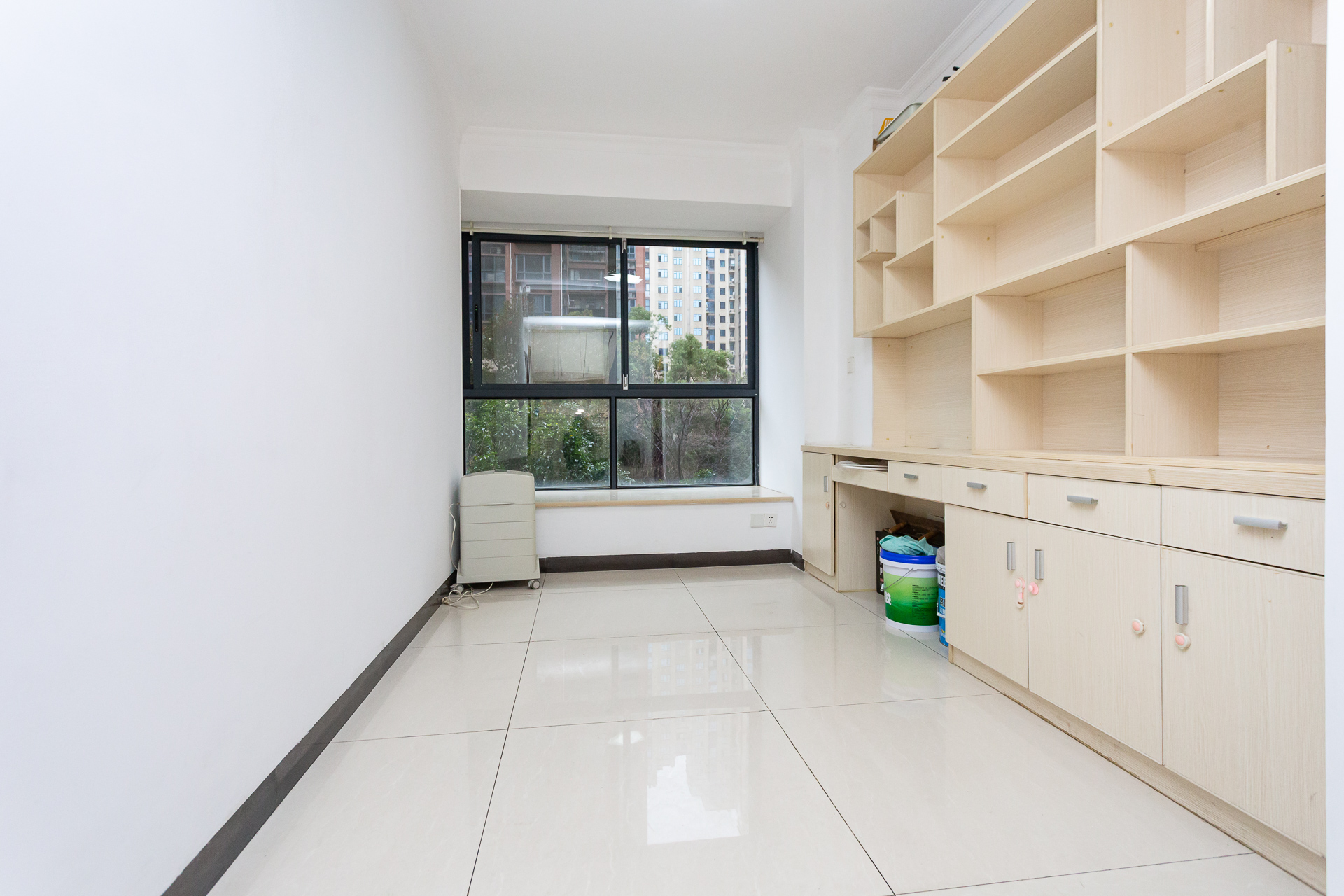 珠江东方明珠（新地东方明珠）三期  4室2厅2卫    95.5万客厅