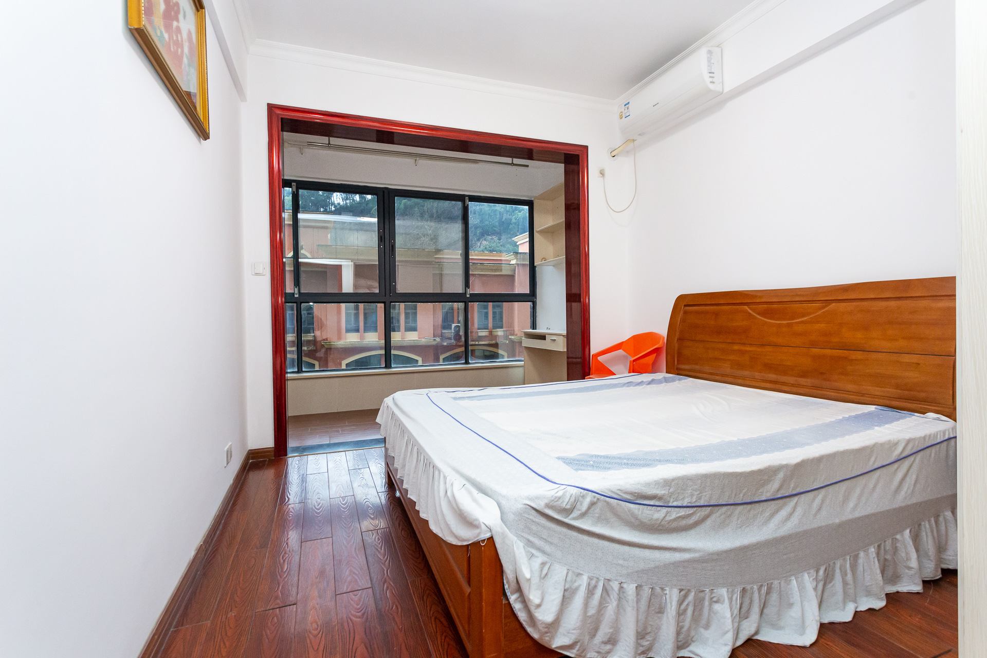 珠江东方明珠（新地东方明珠）三期  4室2厅2卫    95.5万卧室