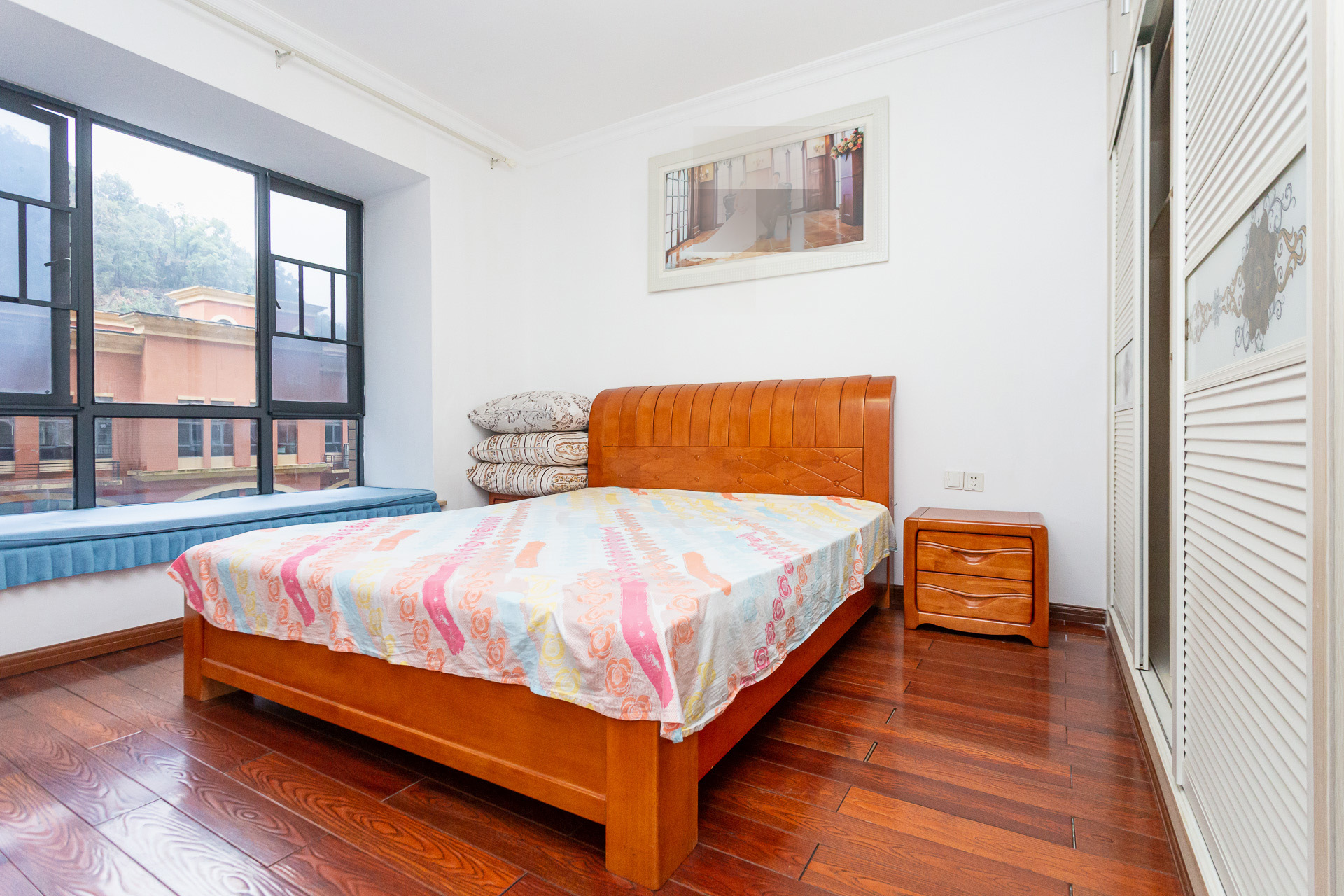 珠江东方明珠（新地东方明珠）三期  4室2厅2卫    95.5万卧室