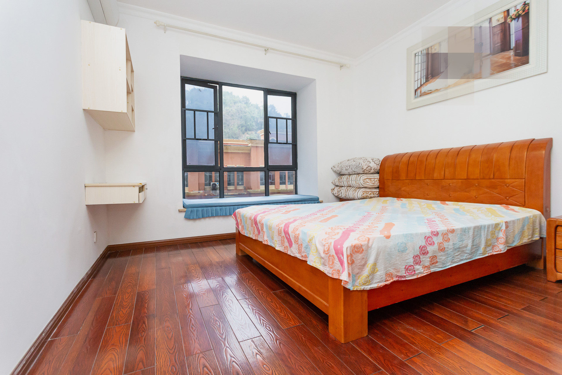 珠江东方明珠（新地东方明珠）三期  4室2厅2卫    95.5万卧室